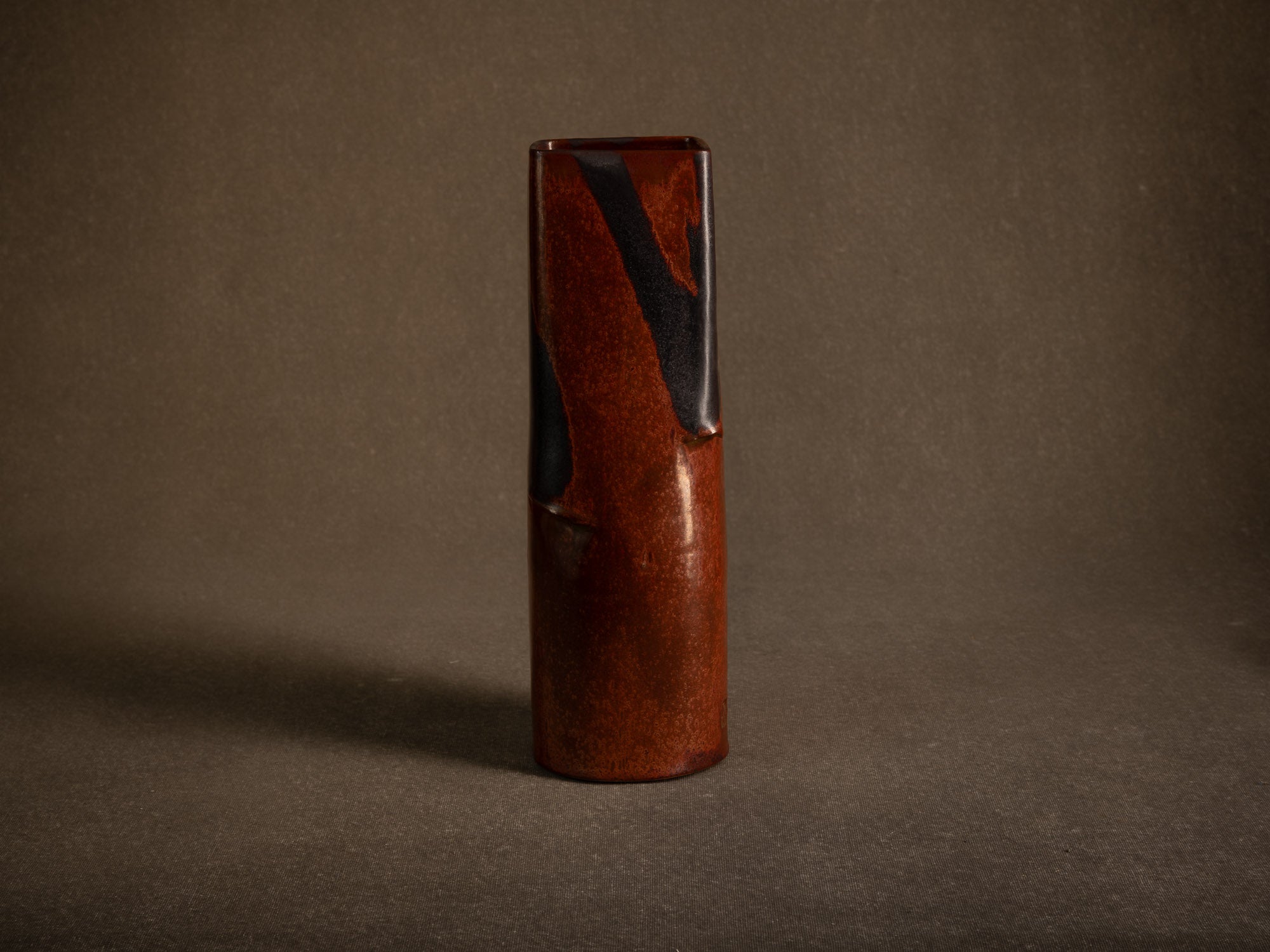 Vase en grès émaillé par Jean Cacheleux à Saint Amand en Puisaye, France (vers 1990)..Glazed stoneware vase by Jean Cacheleux à Saint Amand en Puisaye, France (circa 1990)