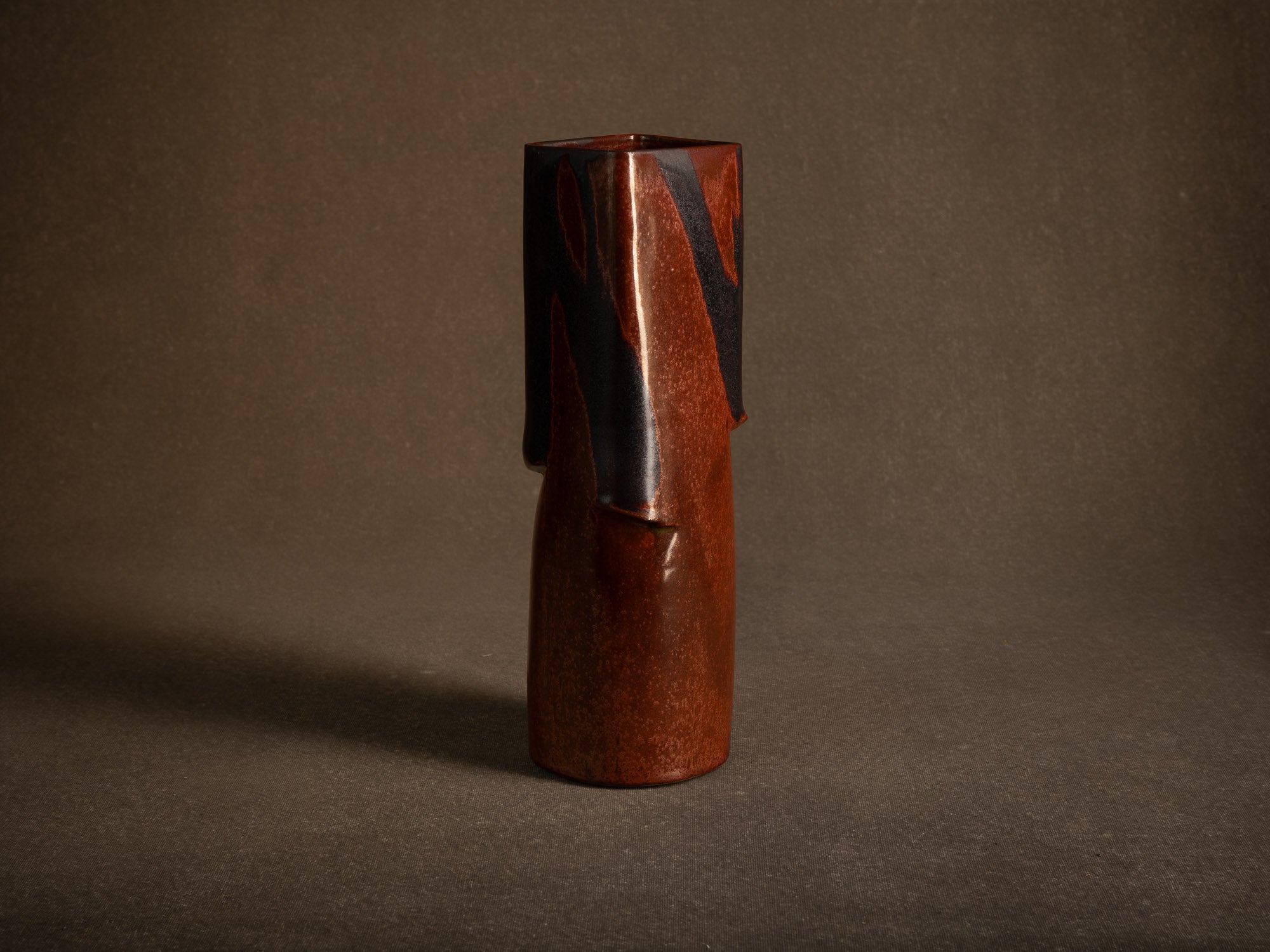 Vase en grès émaillé par Jean Cacheleux à Saint Amand en Puisaye, France (vers 1990)..Glazed stoneware vase by Jean Cacheleux à Saint Amand en Puisaye, France (circa 1990)