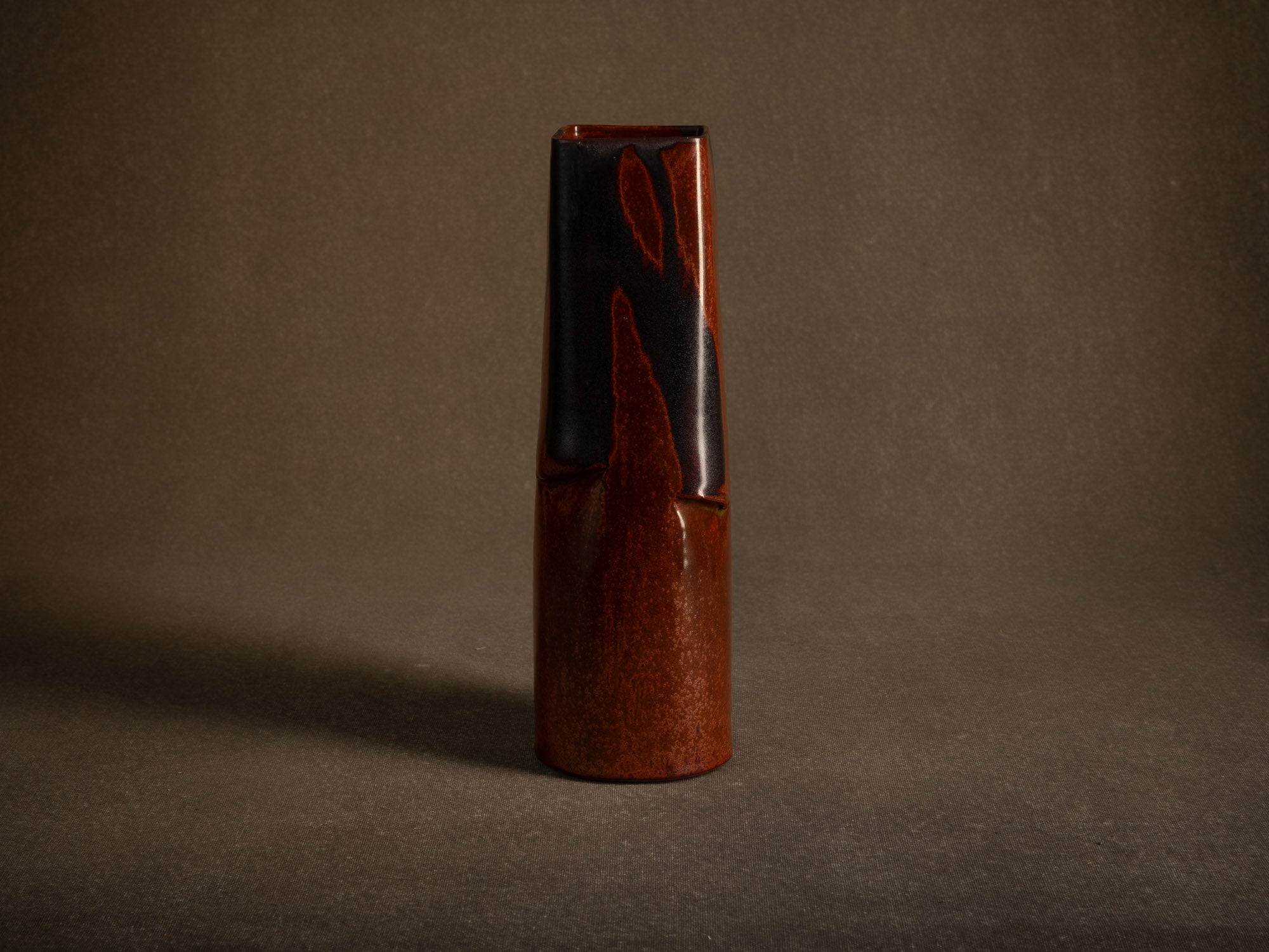 Vase en grès émaillé par Jean Cacheleux à Saint Amand en Puisaye, France (vers 1990)..Glazed stoneware vase by Jean Cacheleux à Saint Amand en Puisaye, France (circa 1990)