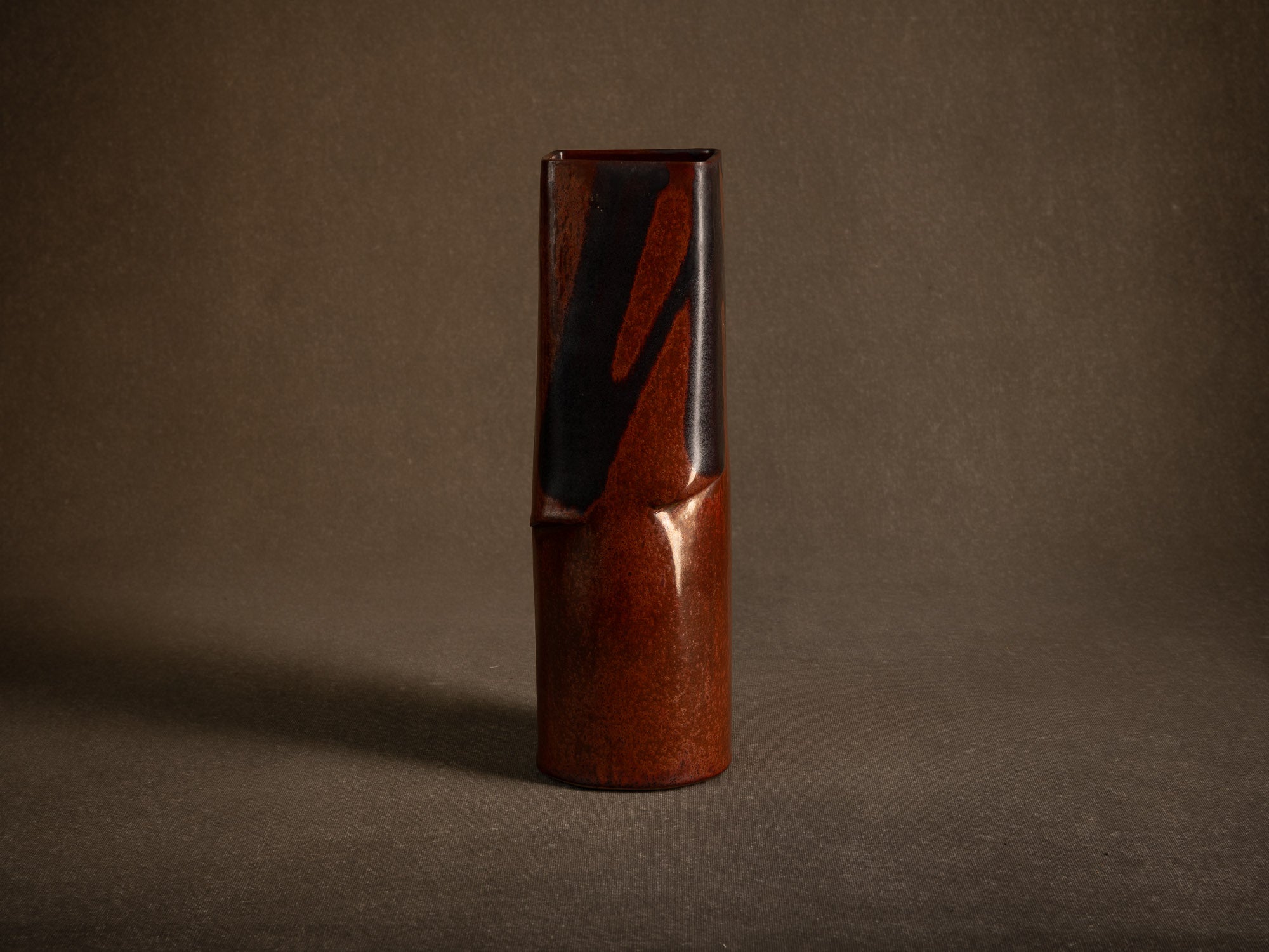 Vase en grès émaillé par Jean Cacheleux à Saint Amand en Puisaye, France (vers 1990)..Glazed stoneware vase by Jean Cacheleux à Saint Amand en Puisaye, France (circa 1990)