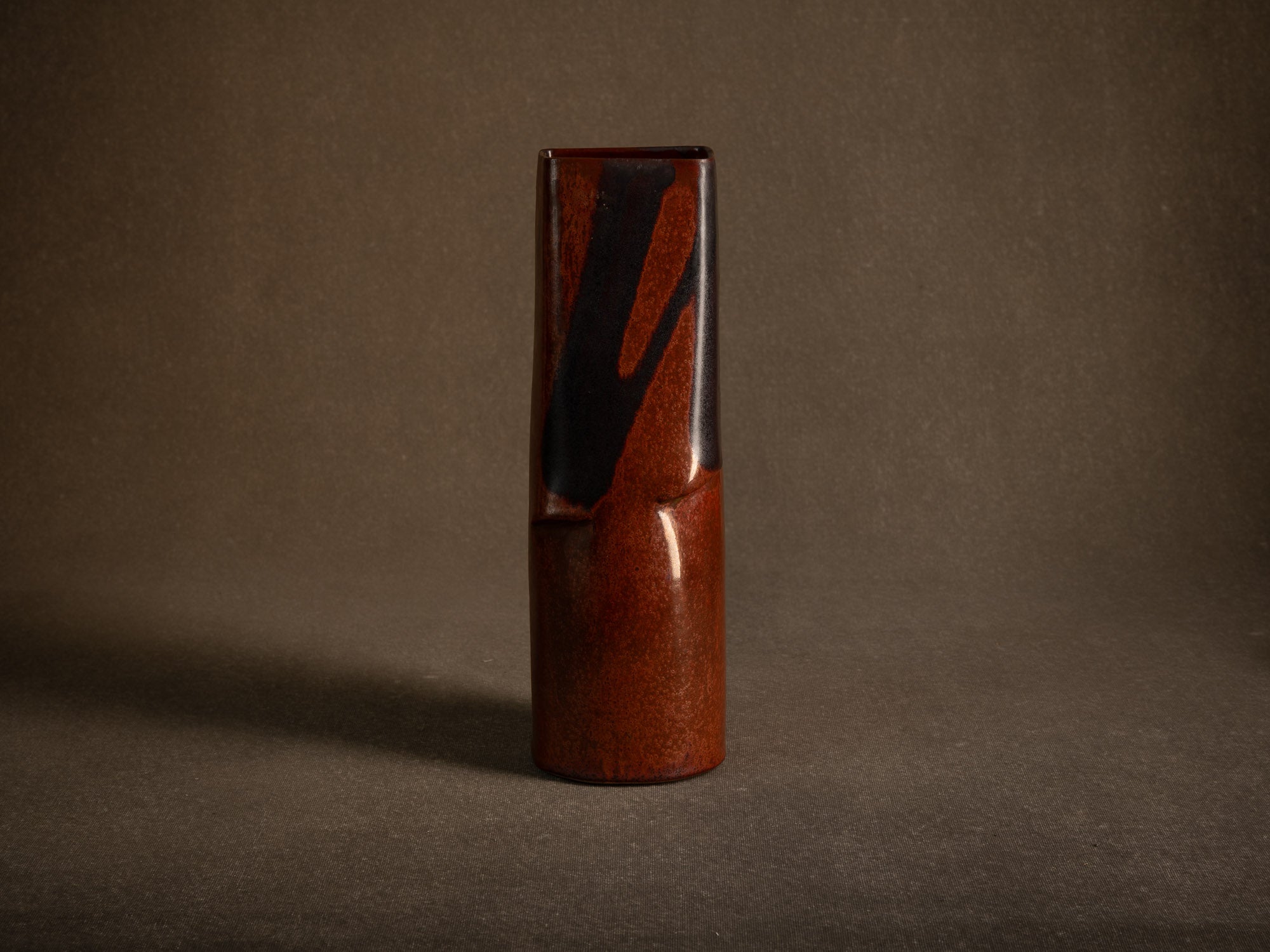 Vase en grès émaillé par Jean Cacheleux à Saint Amand en Puisaye, France (vers 1990)..Glazed stoneware vase by Jean Cacheleux à Saint Amand en Puisaye, France (circa 1990)