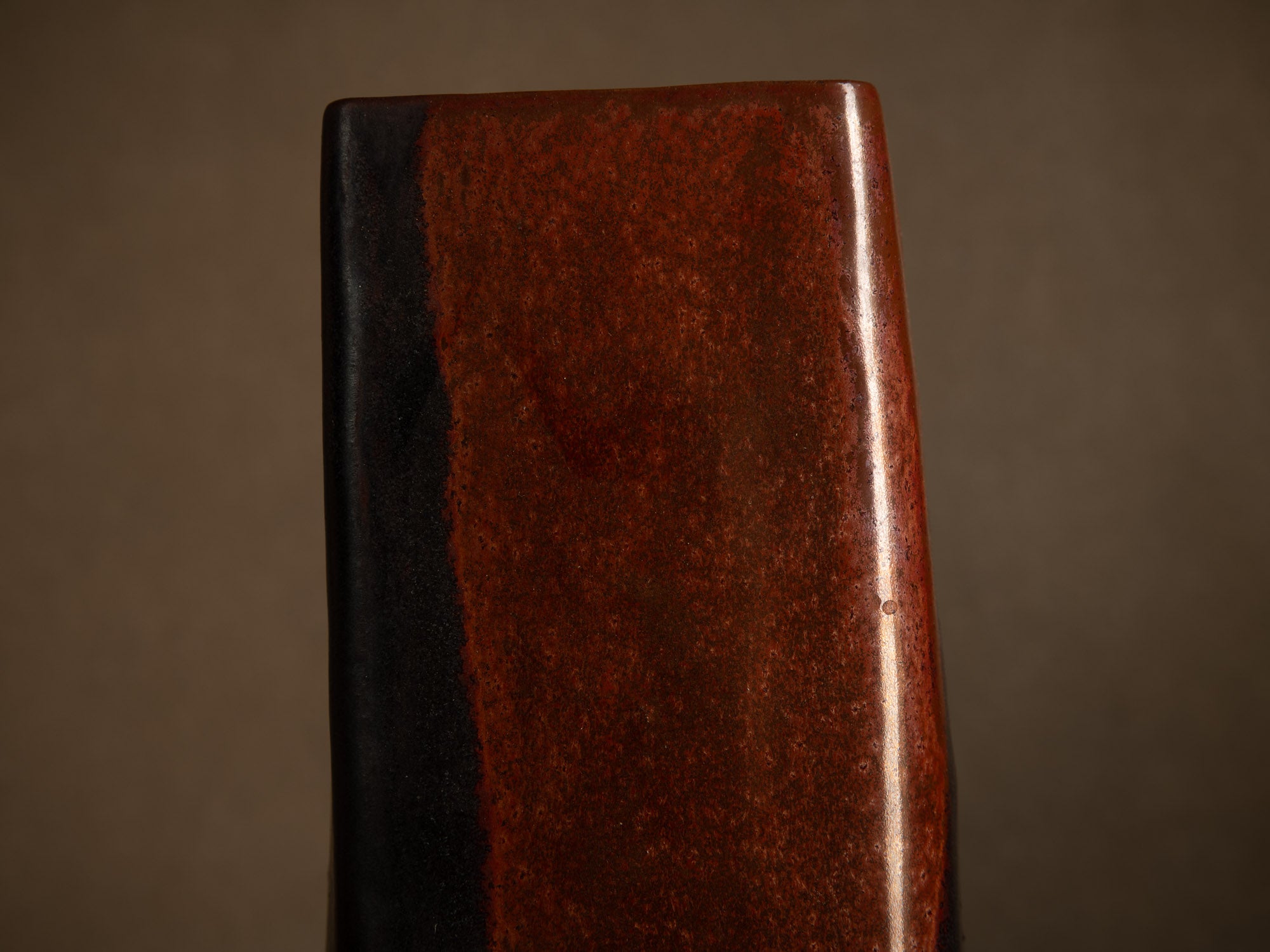 Vase en grès émaillé par Jean Cacheleux à Saint Amand en Puisaye, France (vers 1990)..Glazed stoneware vase by Jean Cacheleux à Saint Amand en Puisaye, France (circa 1990)