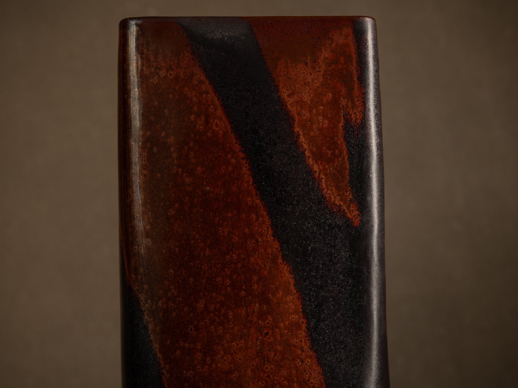 Vase en grès émaillé par Jean Cacheleux à Saint Amand en Puisaye, France (vers 1990)..Glazed stoneware vase by Jean Cacheleux à Saint Amand en Puisaye, France (circa 1990)