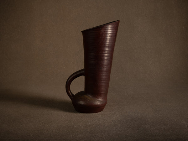 Vase / pichet sculptural en grès tourné à décor de goma de Jean‑Claude Lafon, France (vers 1965)..Stoneware vase with goma glaze by Jean‑Claude Lafon, France (circa 1965)