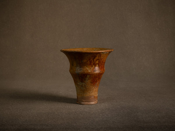 Vase cornet en grès de La Borne par Jean‑Eugène Bedu pour Primavera, France (vers 1925-30)..Stoneware trumpet vase from La Borne by Jean‑Eugène Bedu for Primavera, France (circa 1925-30)