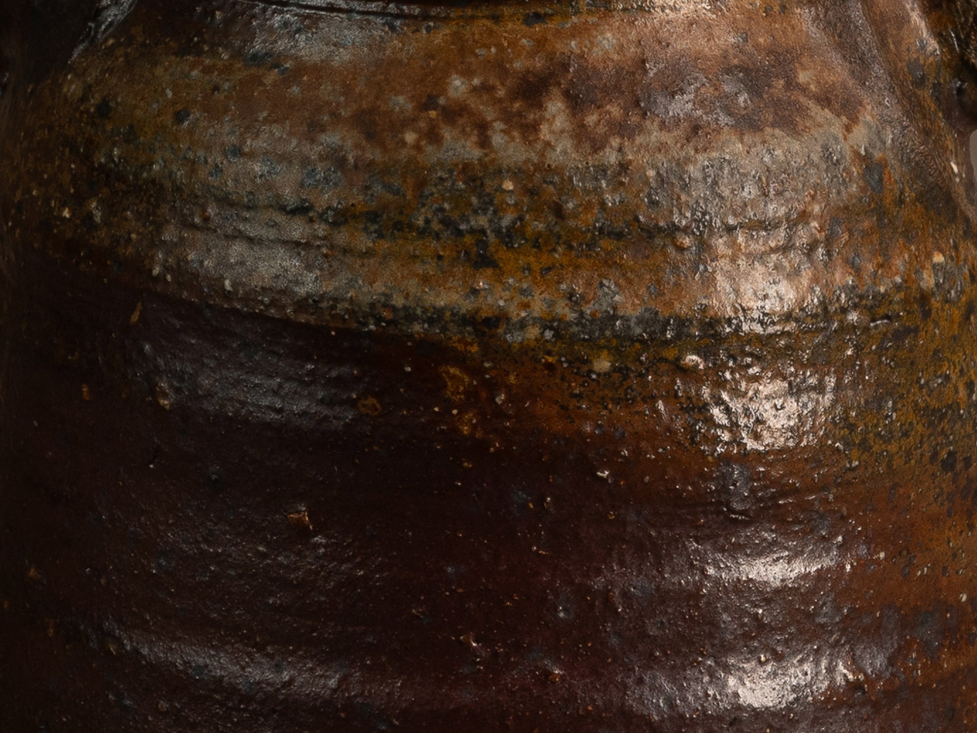 Vase hanaire en grès cuisson yakishime de Steen Kepp à La Borne, France (vers 1980-85)..Stoneware hanaire vase, yakishime firing, by Steen Kepp in La Borne, France (circa 1980-85)