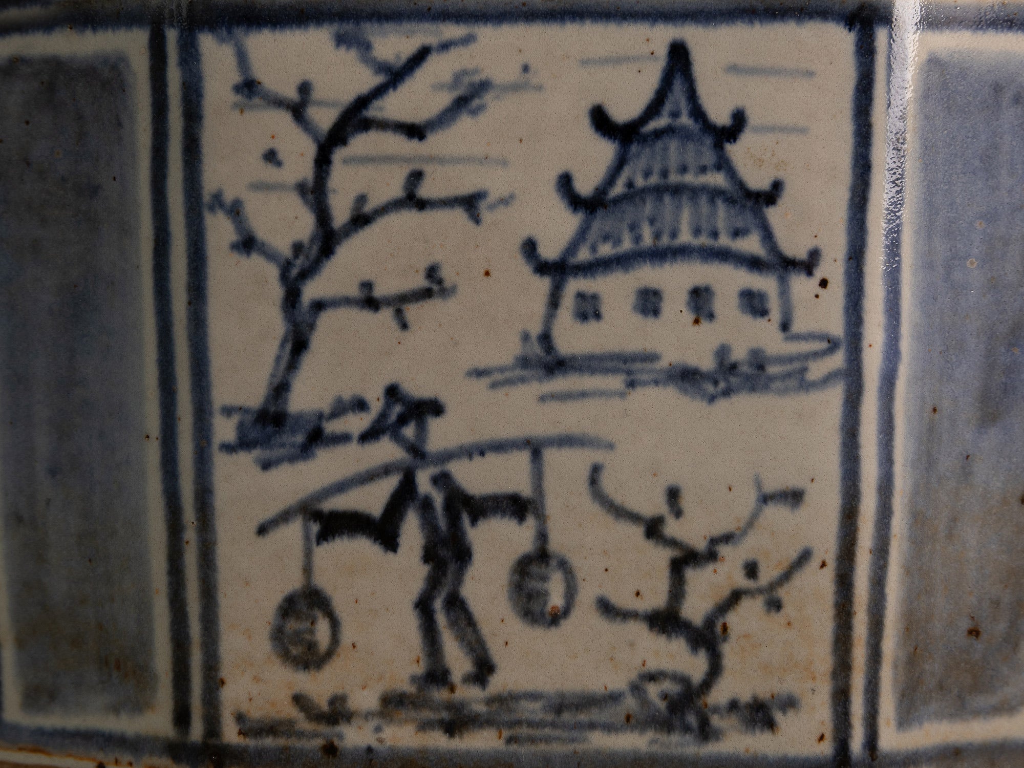 Vase / pot à thé à décor bleu & blanc en grès de Bornholm par Hjorth, Danemark (vers 1930-40)..Vase / tea pot with blue and white decoration in Bornholm stoneware by Hjorth, Denmark (circa 1930-40)