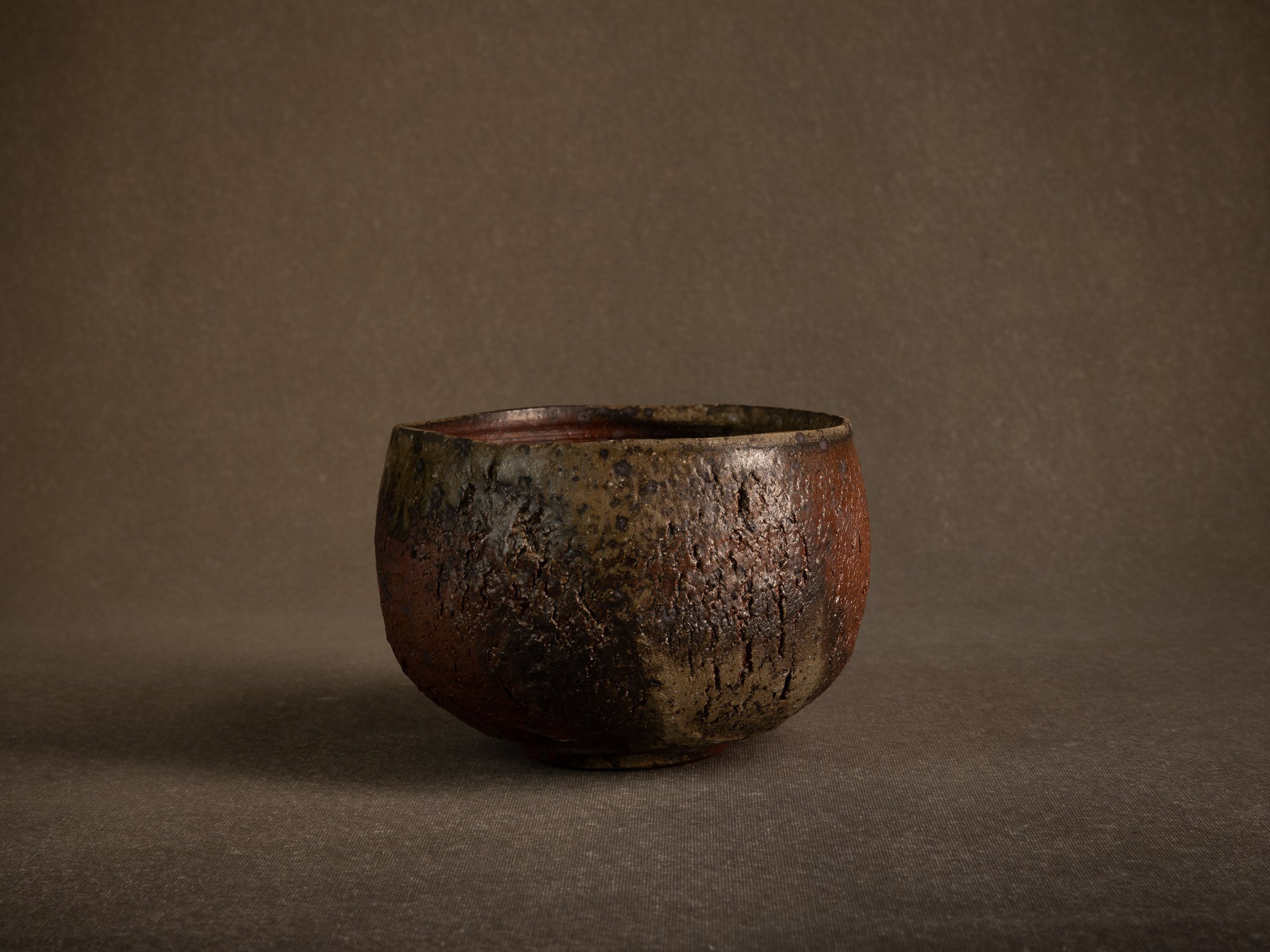 Coupe circulaire grès de Jean-Marie Foubert, France (vers 1995)..Circular stoneware bowl by Jean-Marie Foubert, France (circa 1995)