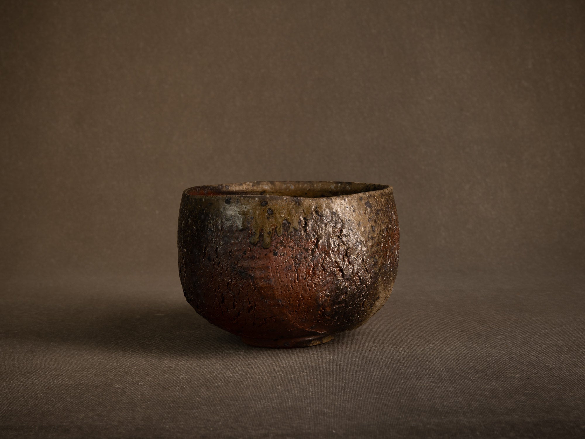 Coupe circulaire grès de Jean-Marie Foubert, France (vers 1995)..Circular stoneware bowl by Jean-Marie Foubert, France (circa 1995)