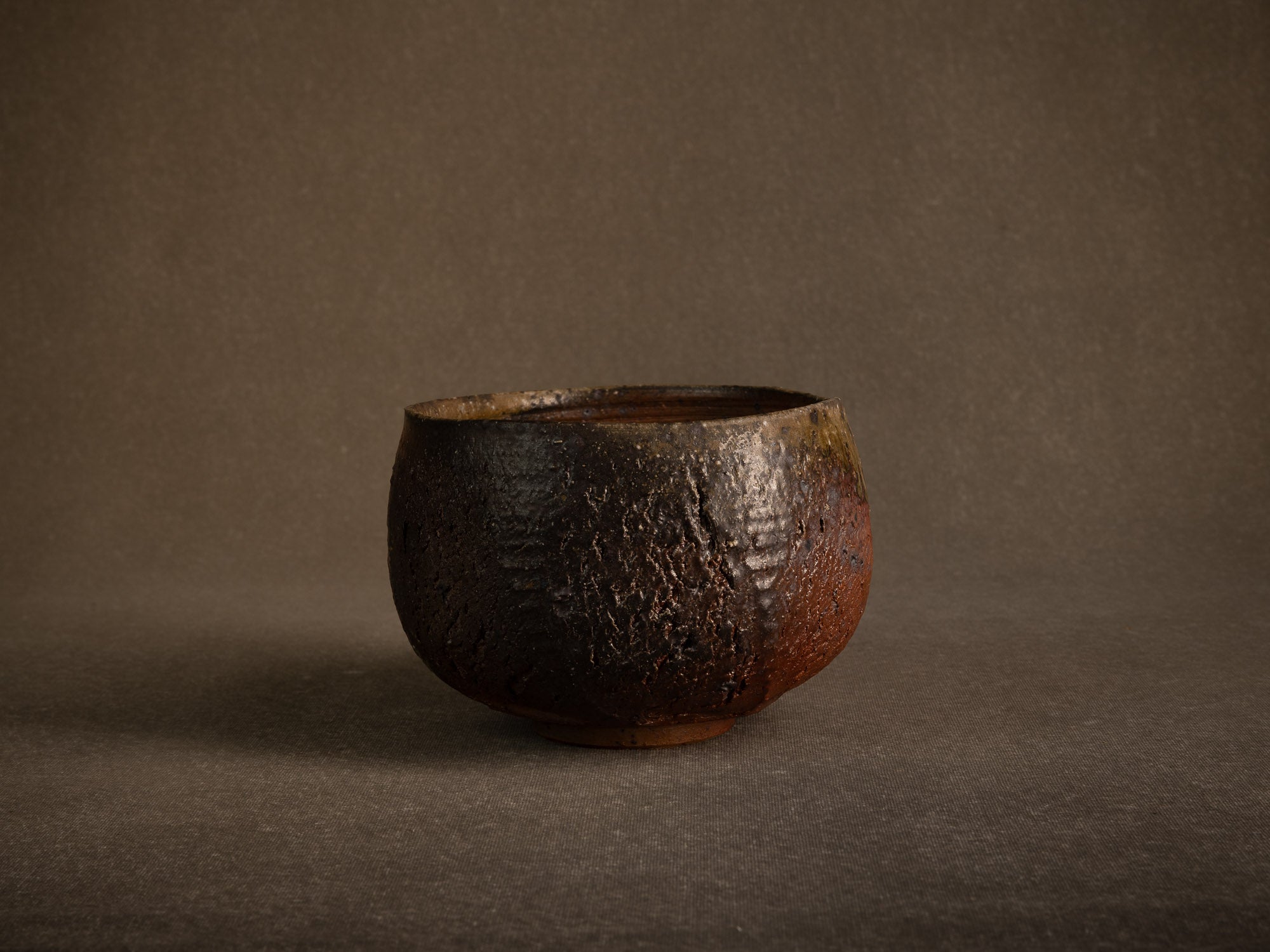 Coupe circulaire grès de Jean-Marie Foubert, France (vers 1995)..Circular stoneware bowl by Jean-Marie Foubert, France (circa 1995)