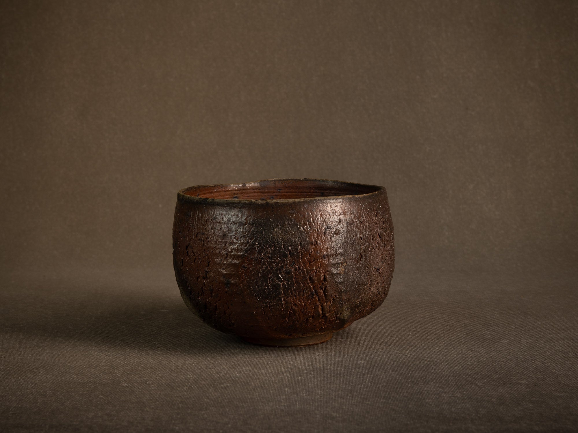 Coupe circulaire grès de Jean-Marie Foubert, France (vers 1995)..Circular stoneware bowl by Jean-Marie Foubert, France (circa 1995)