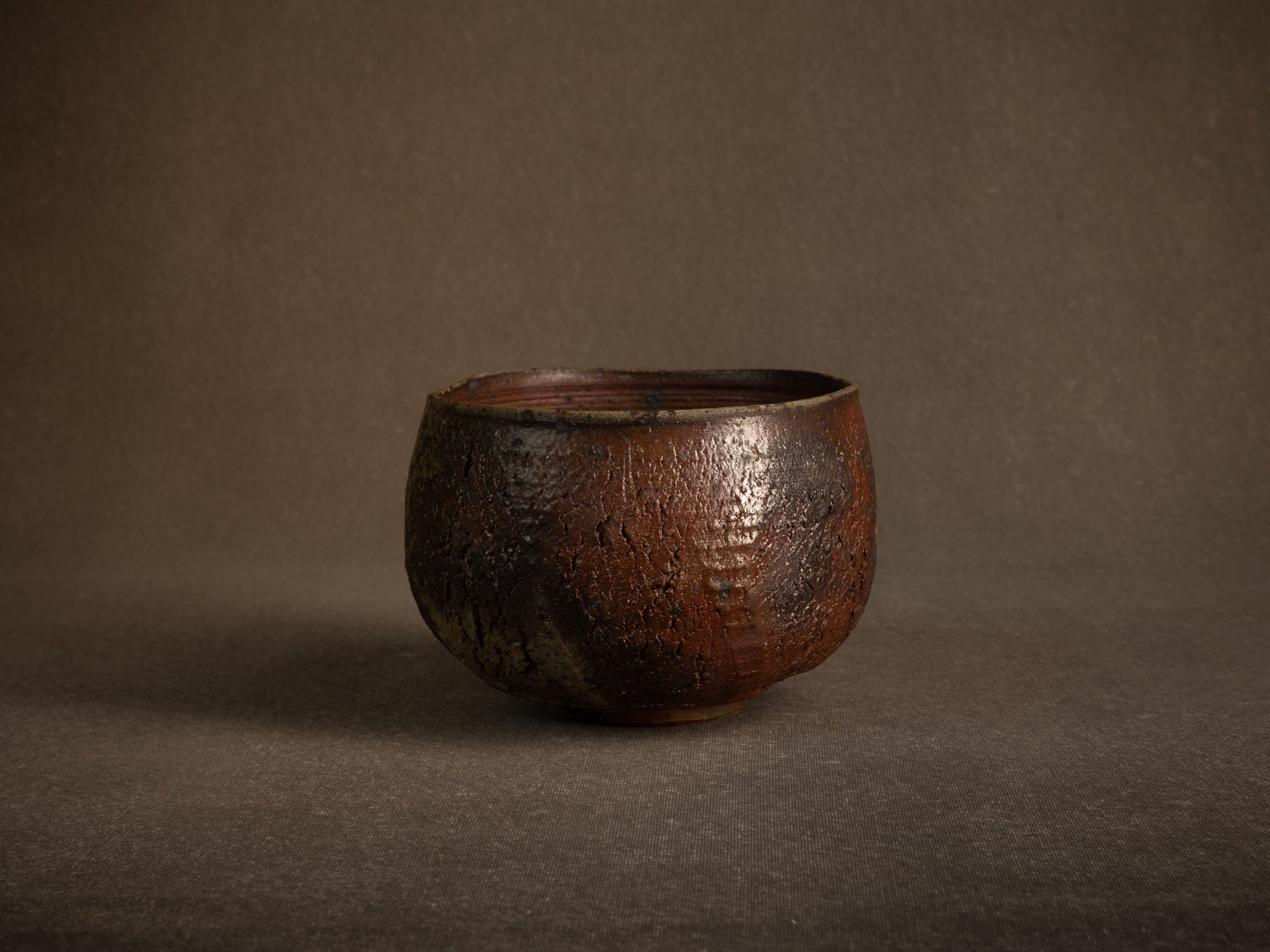 Coupe circulaire grès de Jean-Marie Foubert, France (vers 1995)..Circular stoneware bowl by Jean-Marie Foubert, France (circa 1995)
