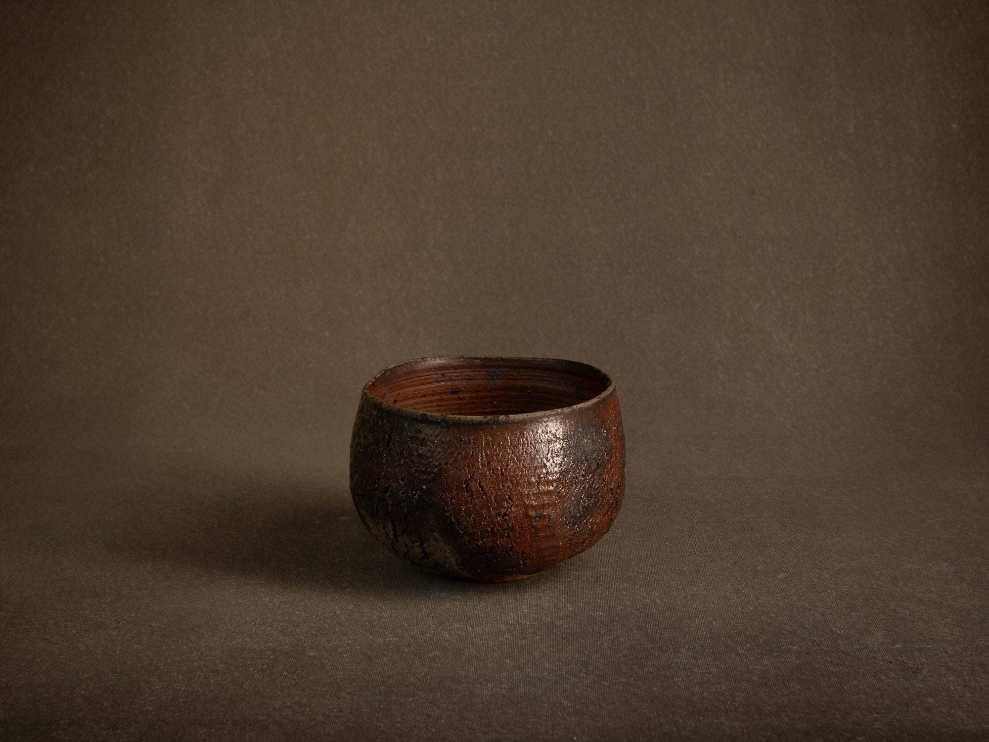Coupe circulaire grès de Jean-Marie Foubert, France (vers 1995)..Circular stoneware bowl by Jean-Marie Foubert, France (circa 1995)