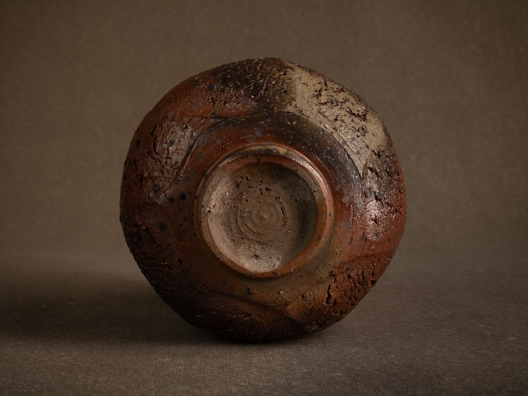 Coupe circulaire grès de Jean-Marie Foubert, France (vers 1995)..Circular stoneware bowl by Jean-Marie Foubert, France (circa 1995)