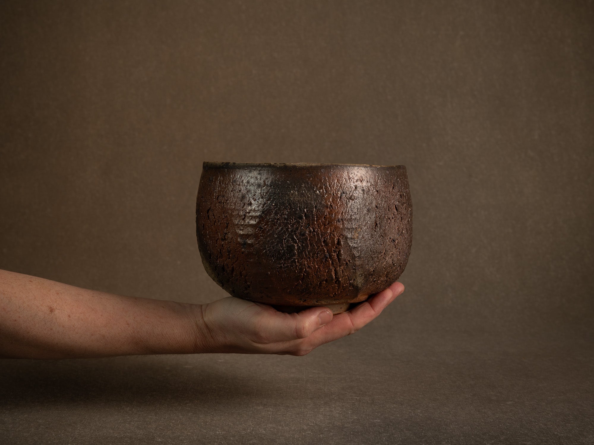 Coupe circulaire grès de Jean-Marie Foubert, France (vers 1995)..Circular stoneware bowl by Jean-Marie Foubert, France (circa 1995)
