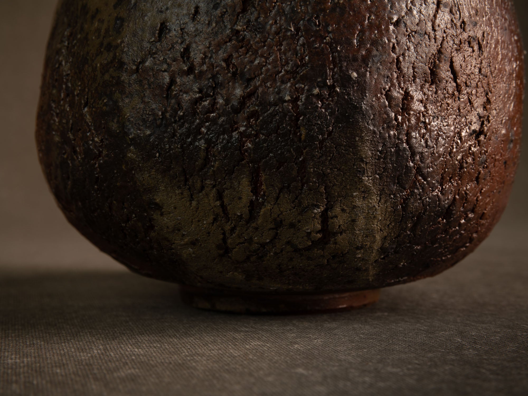 Coupe circulaire grès de Jean-Marie Foubert, France (vers 1995)..Circular stoneware bowl by Jean-Marie Foubert, France (circa 1995)