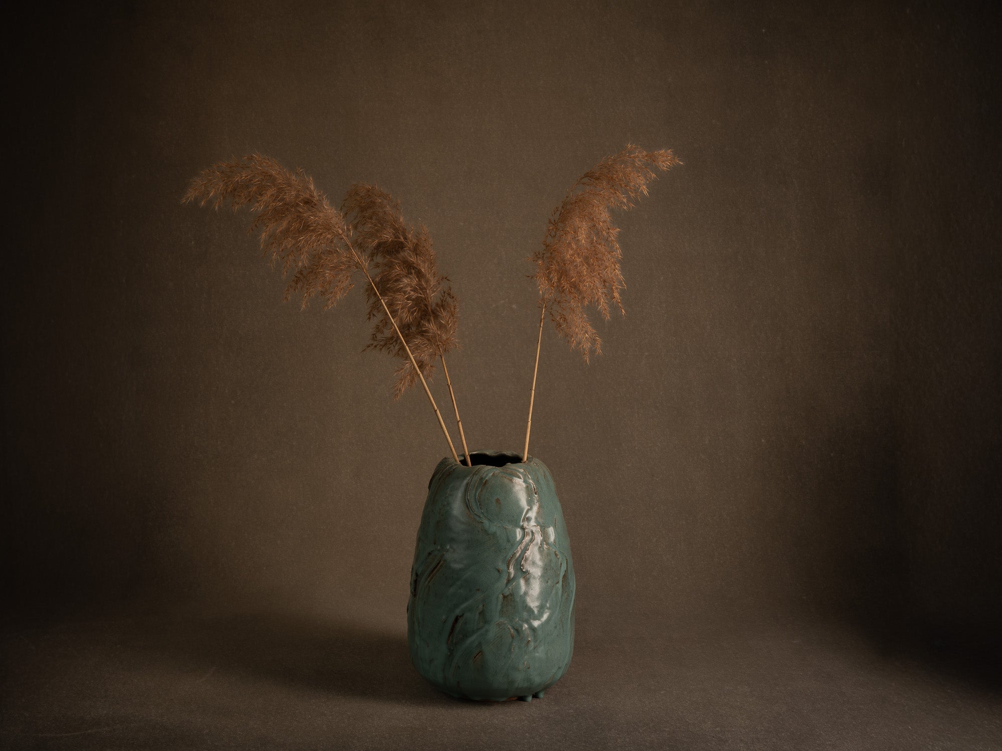 Vase en grès céladon de Jean‑Luc & Sylvie Jourdain, France (vers 2000)..Celadon stoneware vase by Jean‑Luc and Sylvie Jourdain, France (circa 2000)