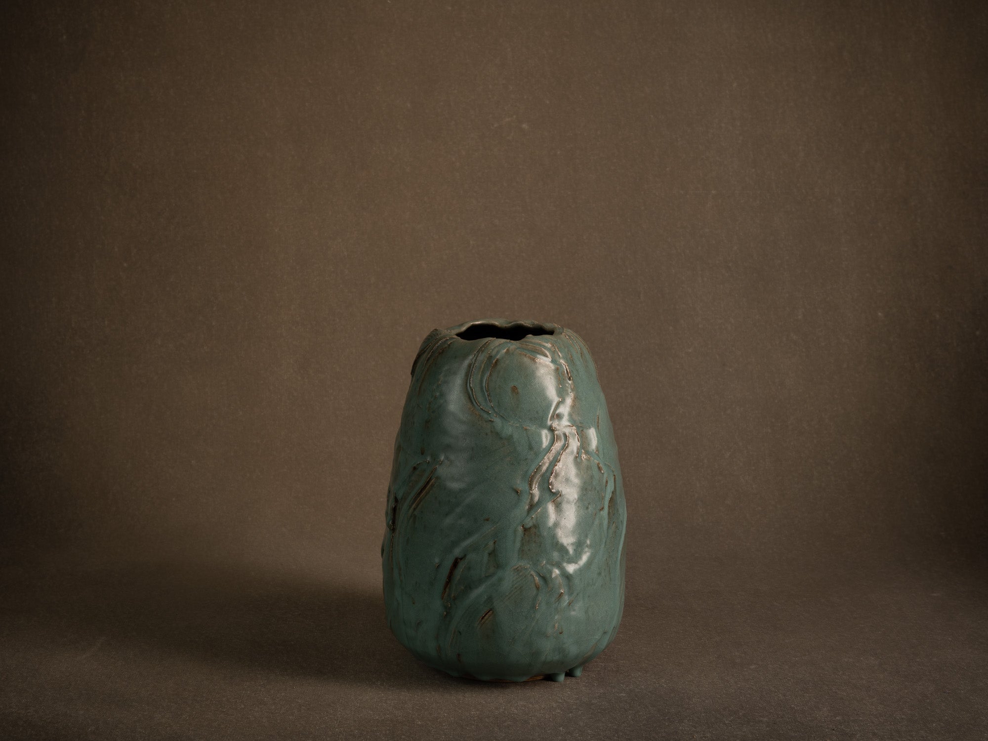 Vase en grès céladon de Jean‑Luc & Sylvie Jourdain, France (vers 2000)..Celadon stoneware vase by Jean‑Luc and Sylvie Jourdain, France (circa 2000)