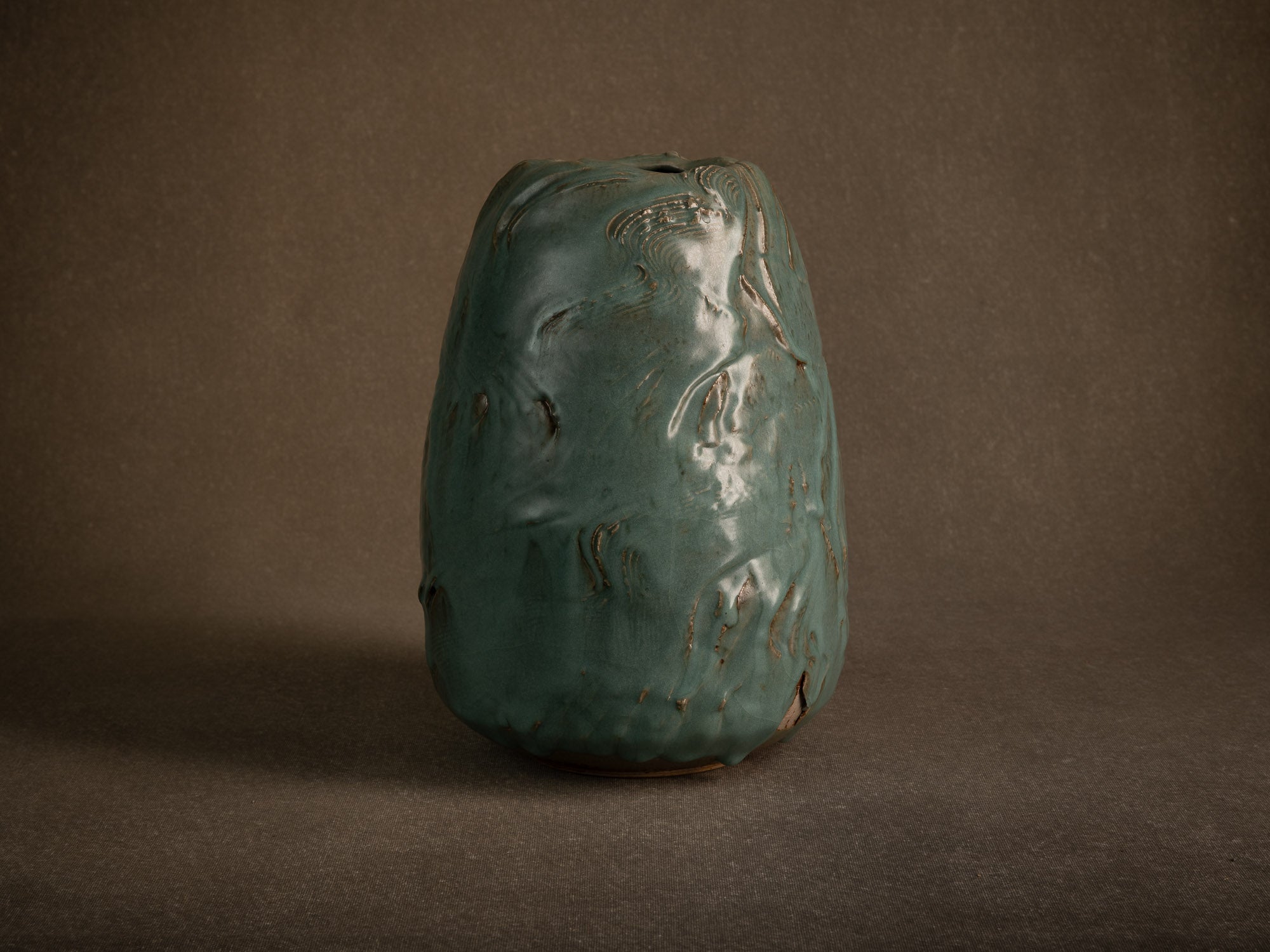 Vase en grès céladon de Jean‑Luc & Sylvie Jourdain, France (vers 2000)..Celadon stoneware vase by Jean‑Luc and Sylvie Jourdain, France (circa 2000)