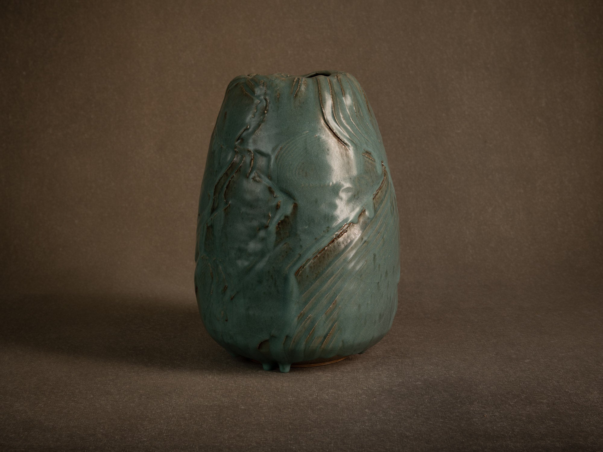 Vase en grès céladon de Jean‑Luc & Sylvie Jourdain, France (vers 2000)..Celadon stoneware vase by Jean‑Luc and Sylvie Jourdain, France (circa 2000)