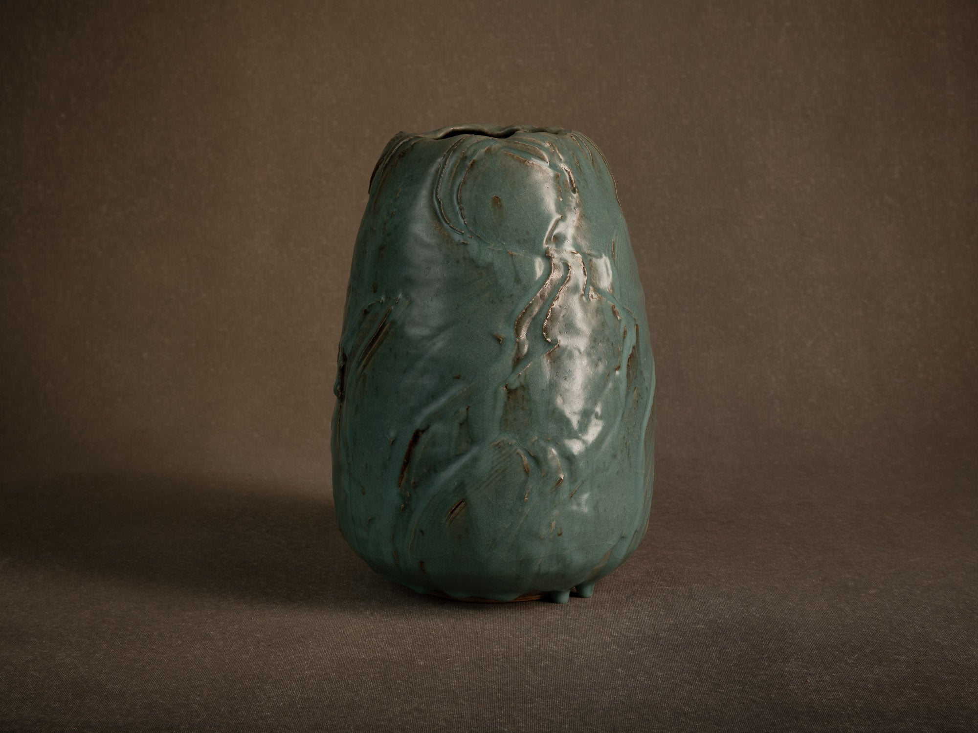 Vase en grès céladon de Jean‑Luc & Sylvie Jourdain, France (vers 2000)..Celadon stoneware vase by Jean‑Luc and Sylvie Jourdain, France (circa 2000)