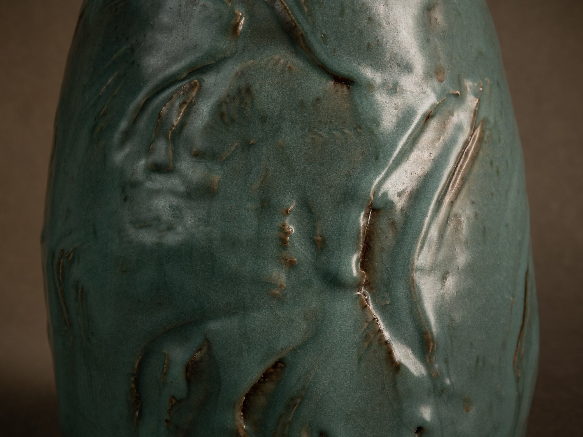 Vase en grès céladon de Jean‑Luc & Sylvie Jourdain, France (vers 2000)..Celadon stoneware vase by Jean‑Luc and Sylvie Jourdain, France (circa 2000)