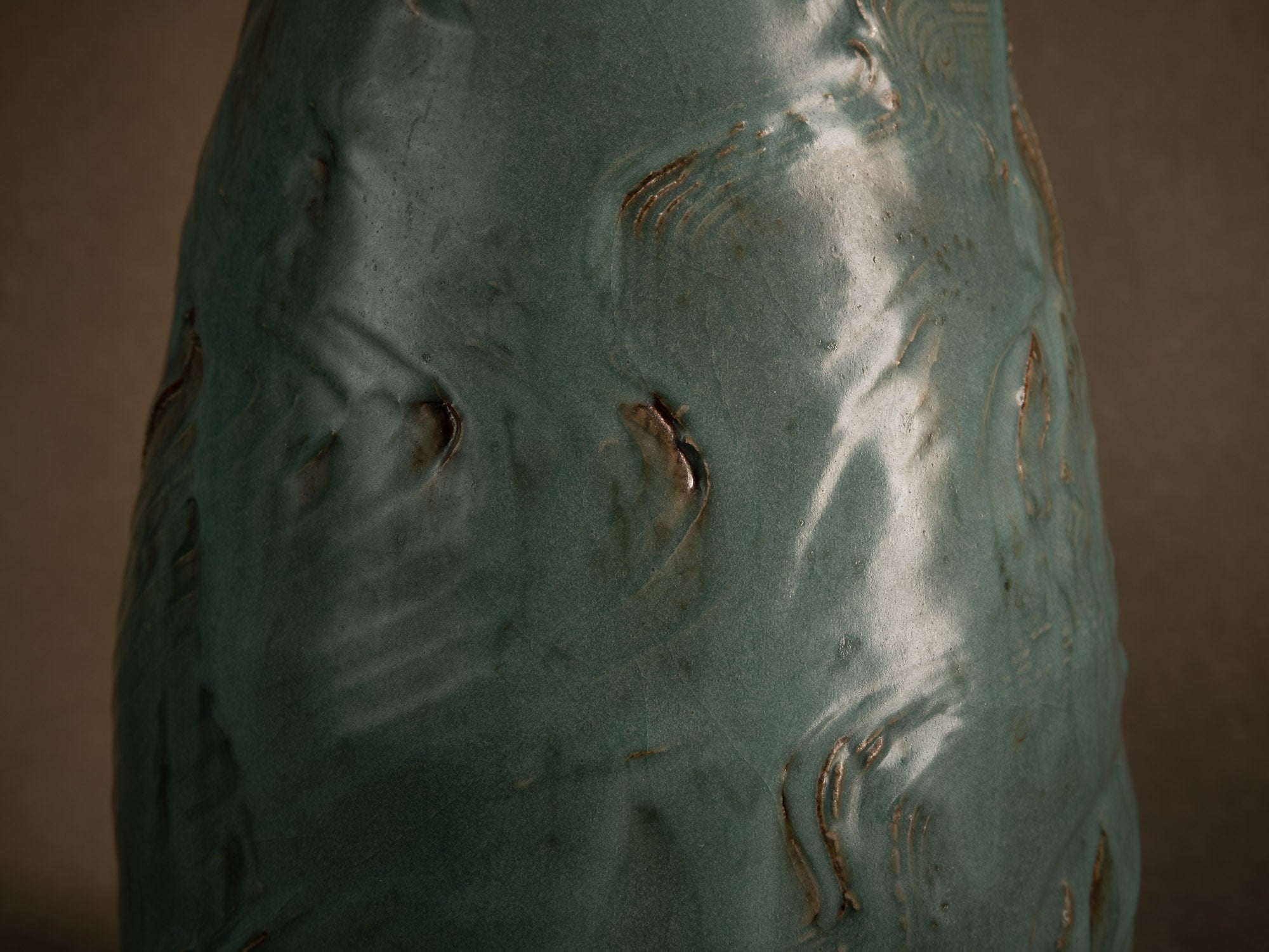 Vase en grès céladon de Jean‑Luc & Sylvie Jourdain, France (vers 2000)..Celadon stoneware vase by Jean‑Luc and Sylvie Jourdain, France (circa 2000)