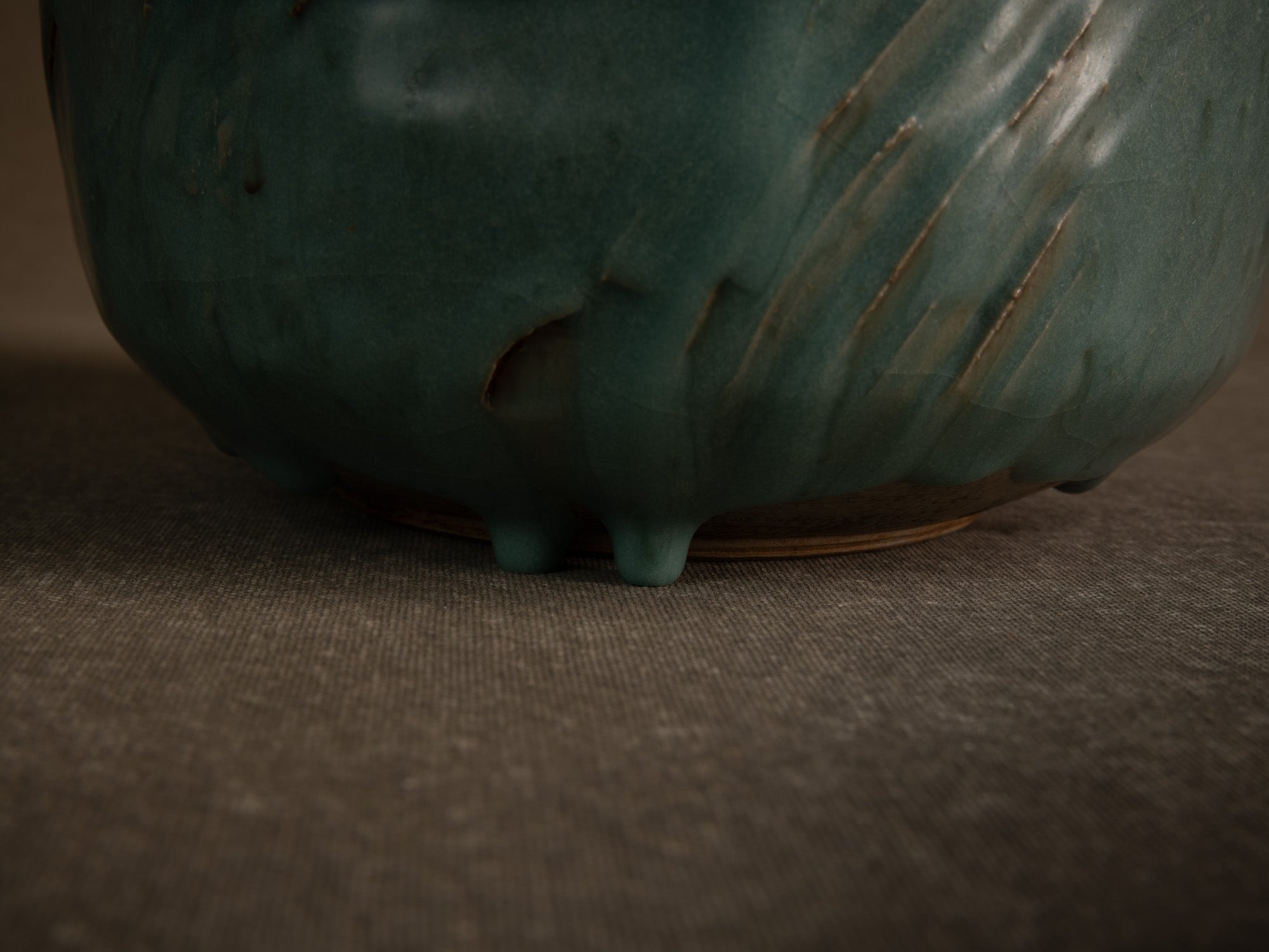 Vase en grès céladon de Jean‑Luc & Sylvie Jourdain, France (vers 2000)..Celadon stoneware vase by Jean‑Luc and Sylvie Jourdain, France (circa 2000)