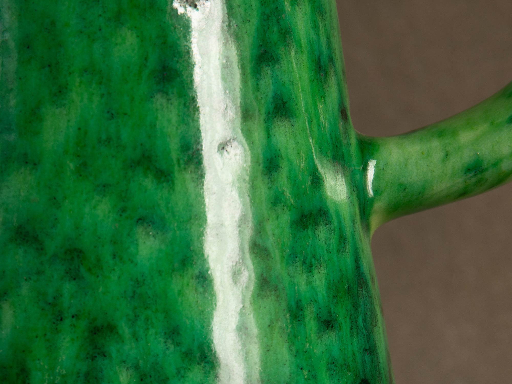 Important pichet / vase des Potiers d'Accolay, France (vers 1950-55)..Important jug / vase by les Potiers d'Accolay, France (ca 1950-55)