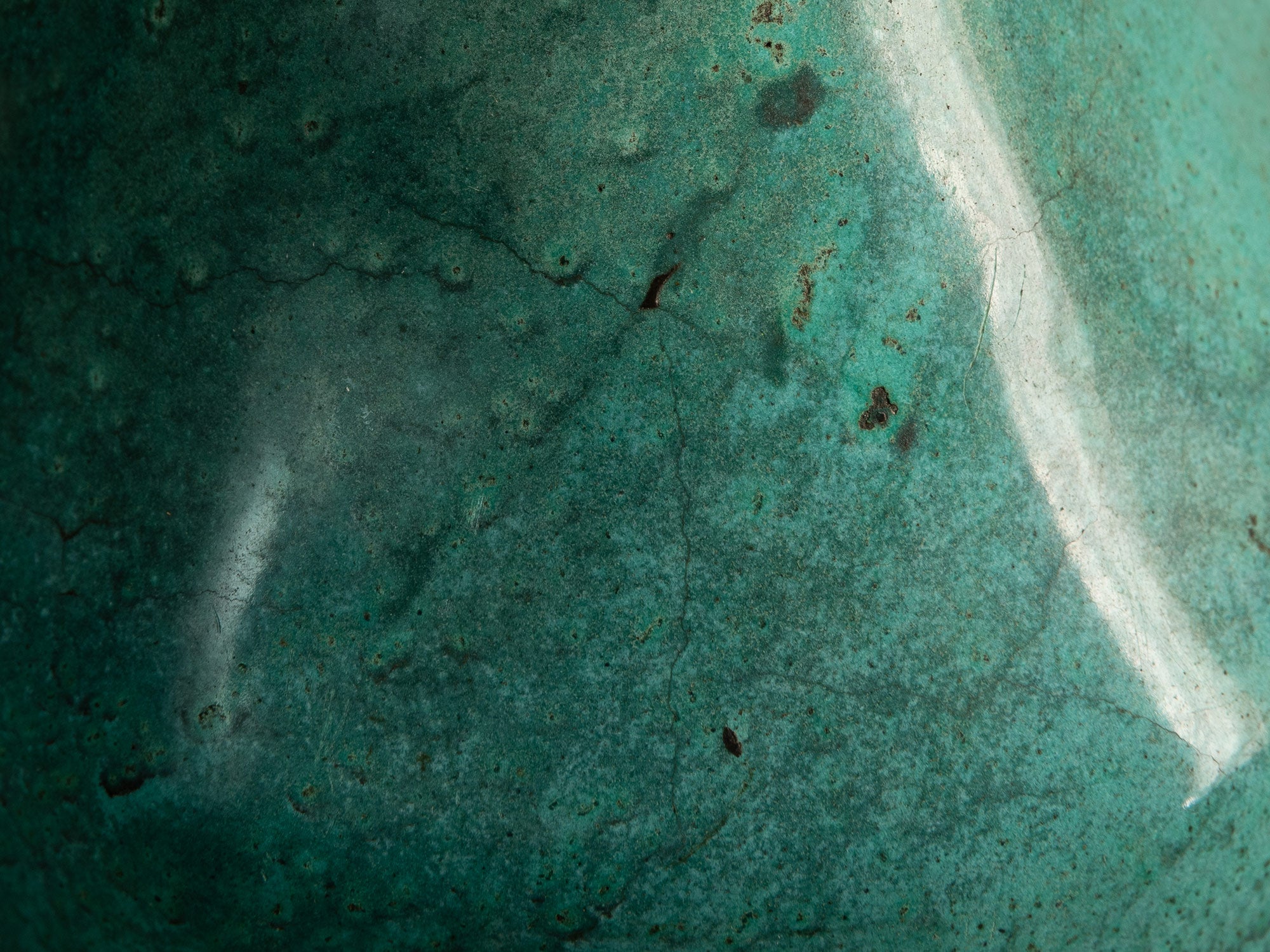 Lampe en bronze patiné d'inspiration néoclassique, Scandinavie (vers 1935-50)..Neoclassical-inspired patinated bronze lamp, Scandinavia (circa 1935-50)