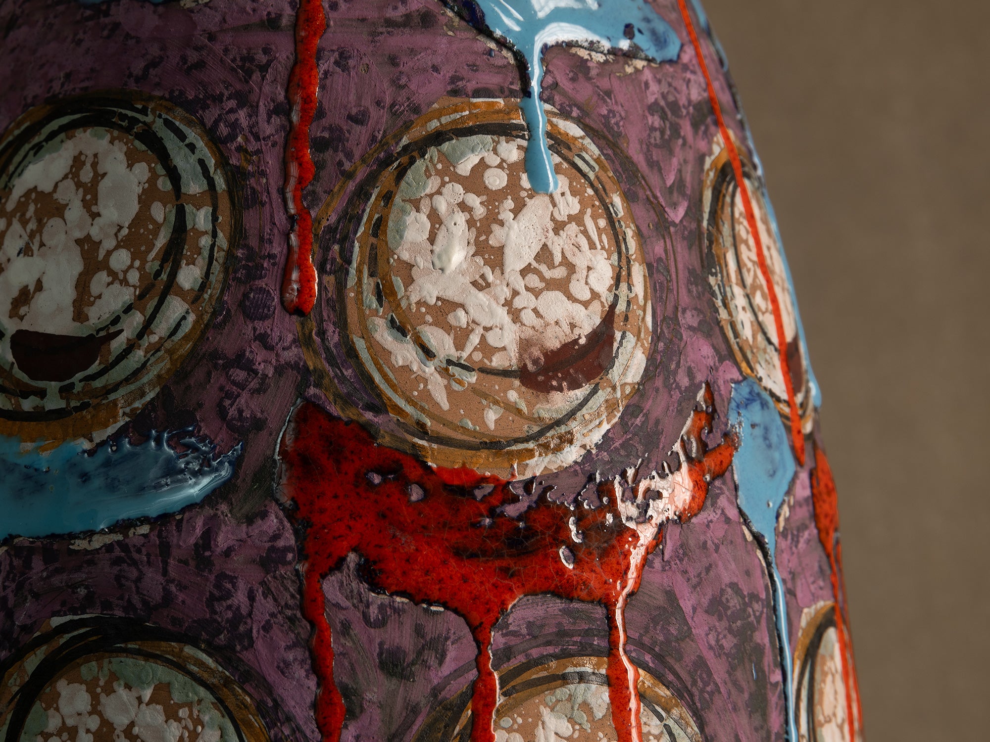 Lampe en faïence italienne à décor informel, Att. Raymor, Italie (vers 1958-65)..Italian earthenware lamp with informal glaze decoration in Raymor style (att.), Italy (circa 1958-65)