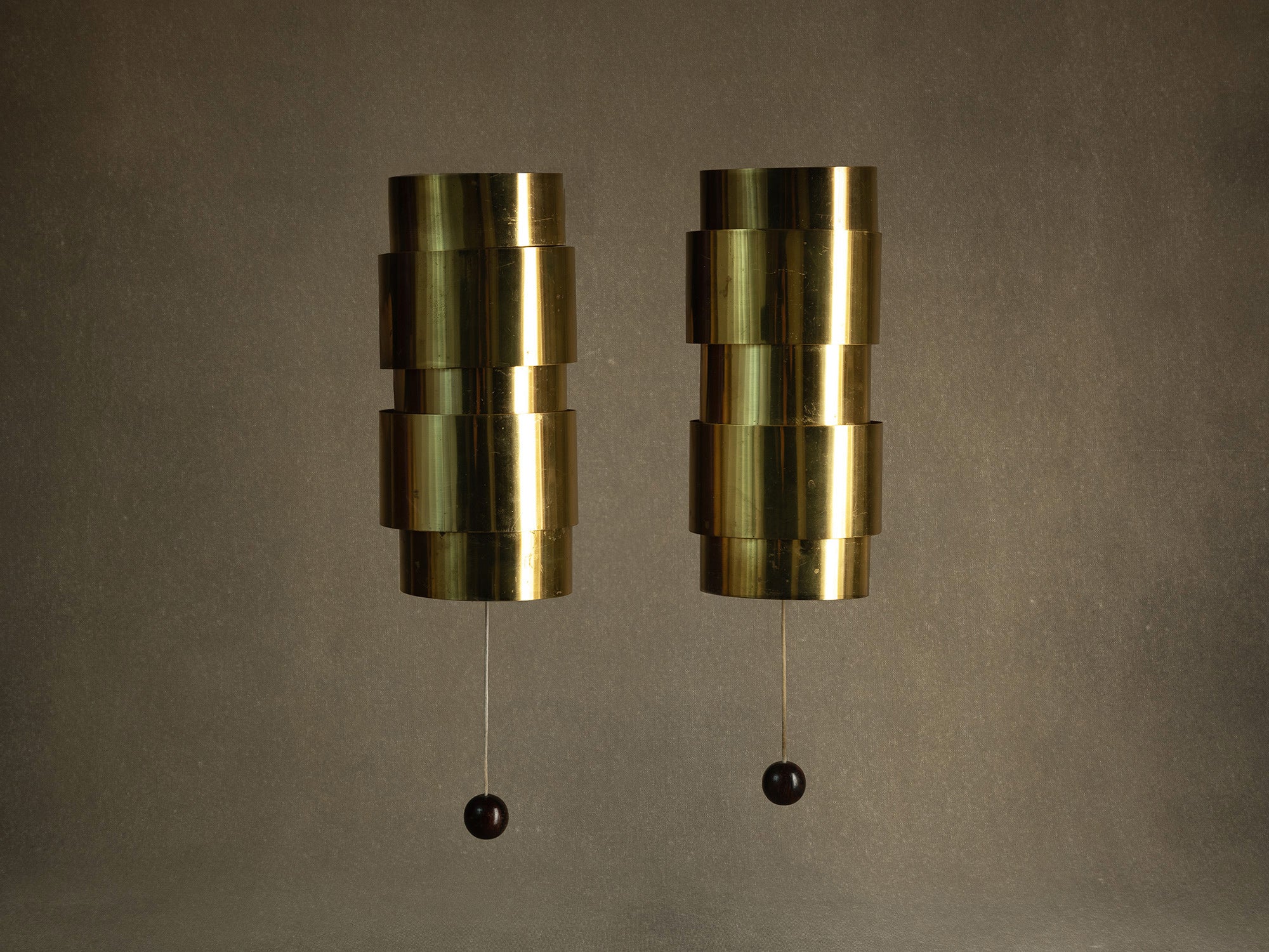 Paire d'appliques "Aristokrat" par Fröseke AB Nybrofabriken, Suède (Années 1960)..Pair of "Aristokrat" wall lamps by Fröseke AB Nybrofabriken, Sweden (1960s)