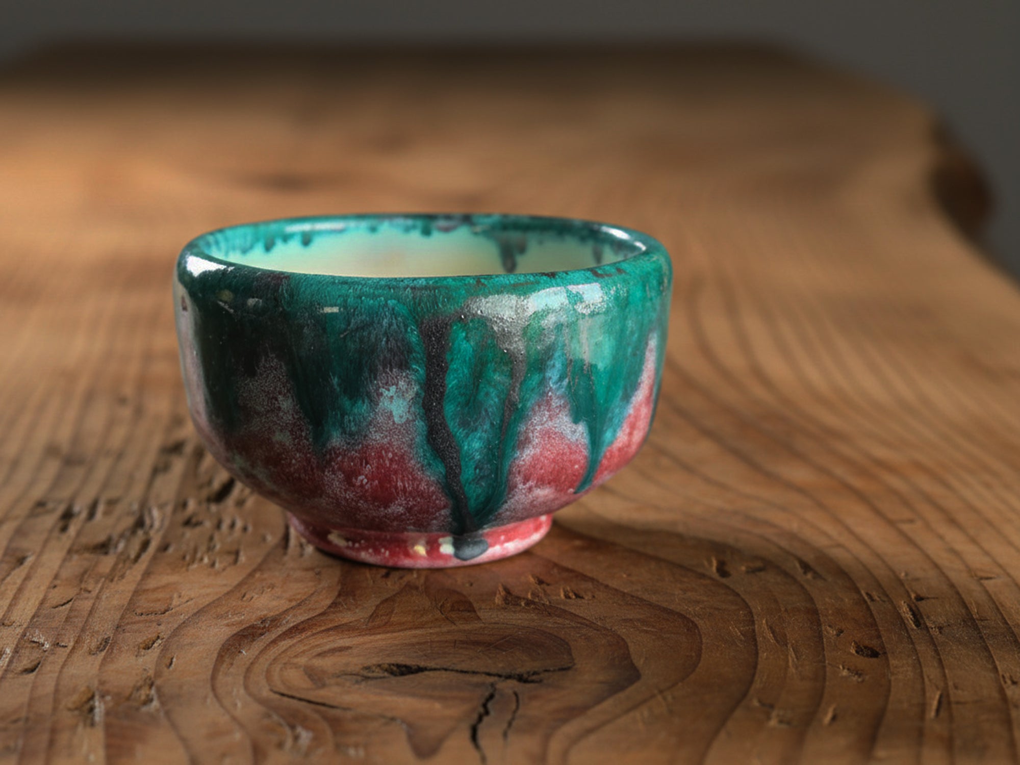 Bol à thé chawan en faience par Louis Baude à Montigny sur Loing, France (vers 1922)..Chawan tea bowl in earthenware from Montigny sur Loing by Louis Baude, France (circa 1922)