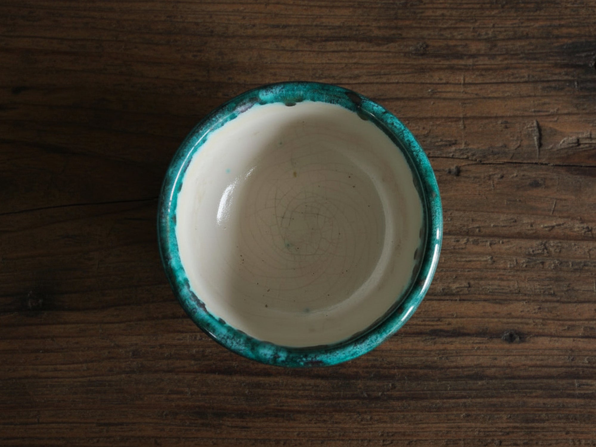 Bol à thé chawan en faience par Louis Baude à Montigny sur Loing, France (vers 1922)..Chawan tea bowl in earthenware from Montigny sur Loing by Louis Baude, France (circa 1922)