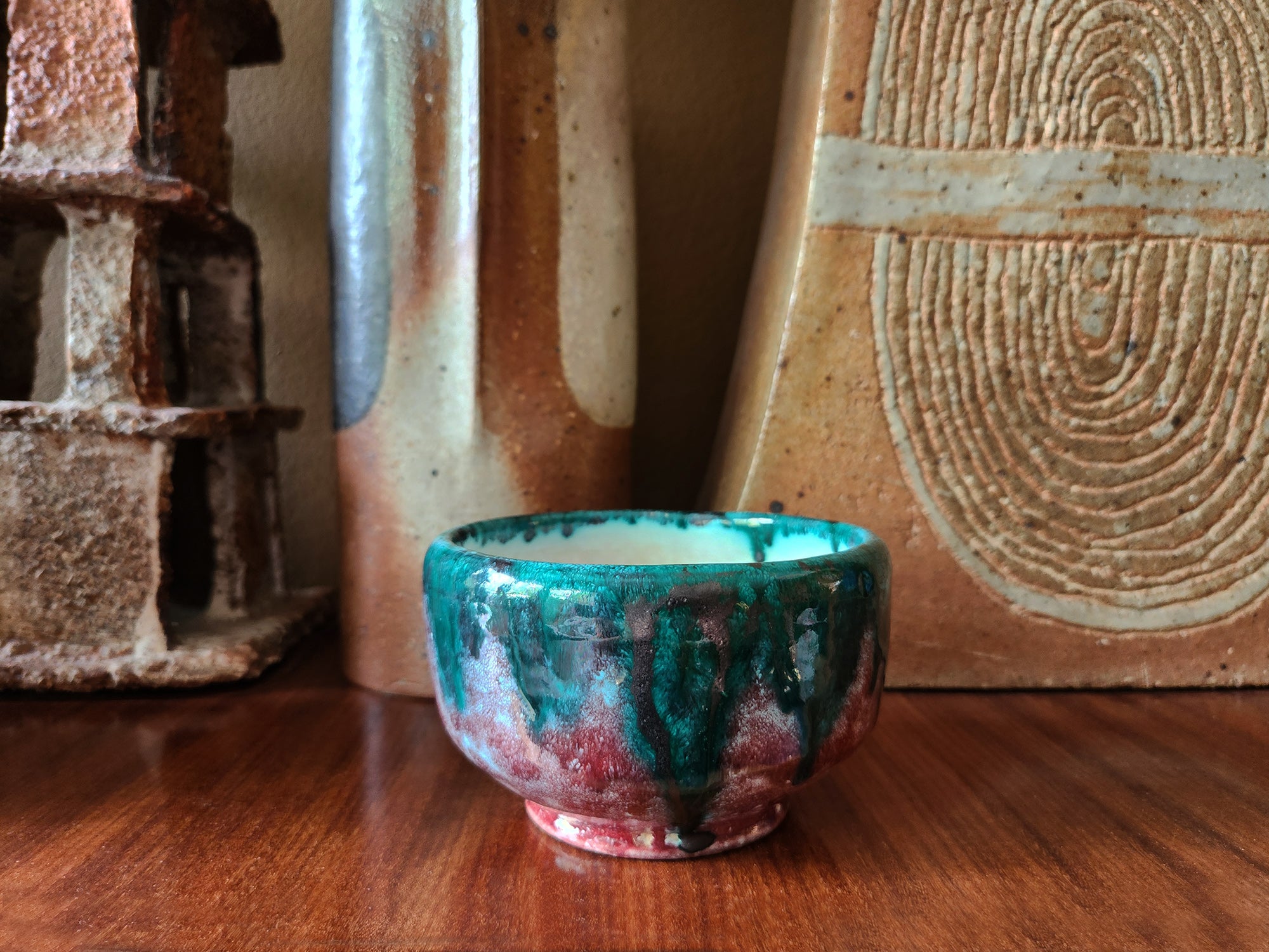 Bol à thé chawan en faience par Louis Baude à Montigny sur Loing, France (vers 1922)..Chawan tea bowl in earthenware from Montigny sur Loing by Louis Baude, France (circa 1922)