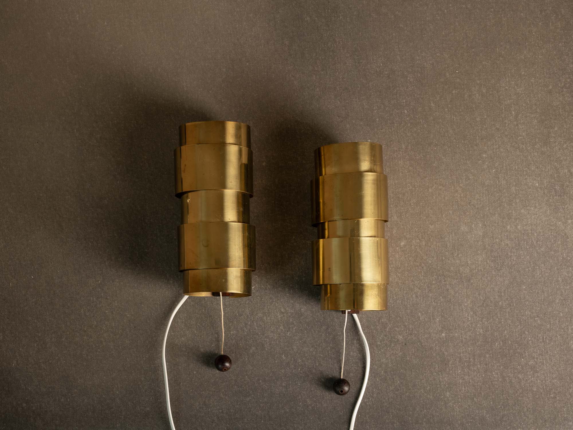 Paire d'appliques "Aristokrat" par Fröseke AB Nybrofabriken, Suède (Années 1960)..Pair of "Aristokrat" wall lamps by Fröseke AB Nybrofabriken, Sweden (1960s)
