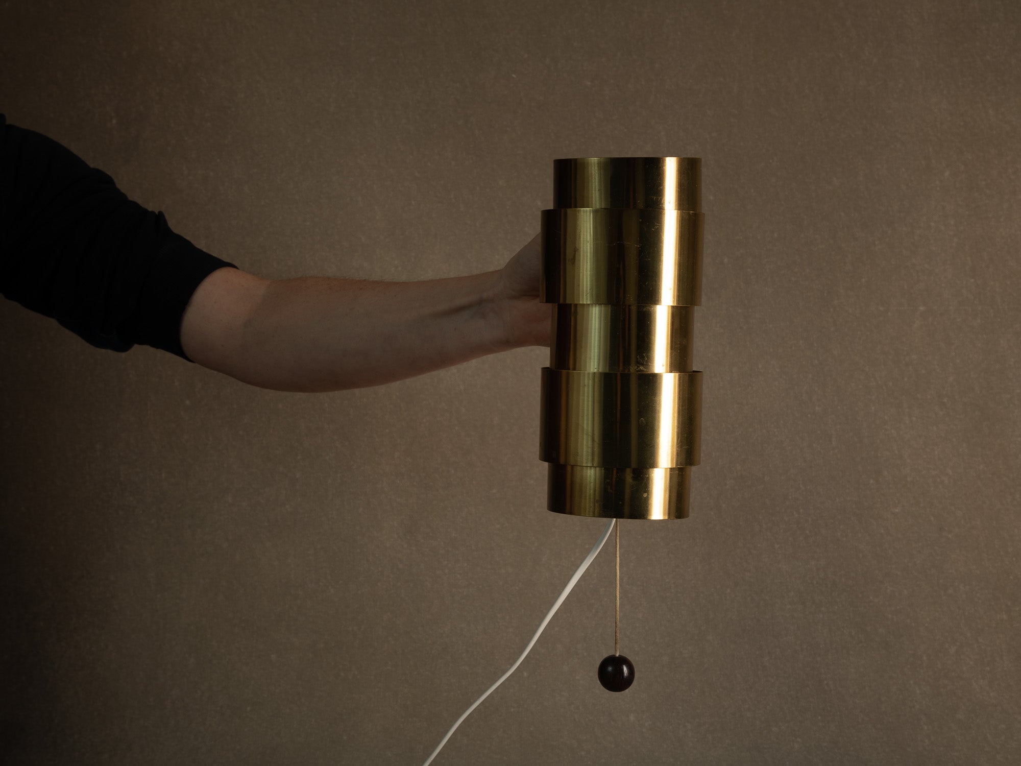 Paire d'appliques "Aristokrat" par Fröseke AB Nybrofabriken, Suède (Années 1960)..Pair of "Aristokrat" wall lamps by Fröseke AB Nybrofabriken, Sweden (1960s)