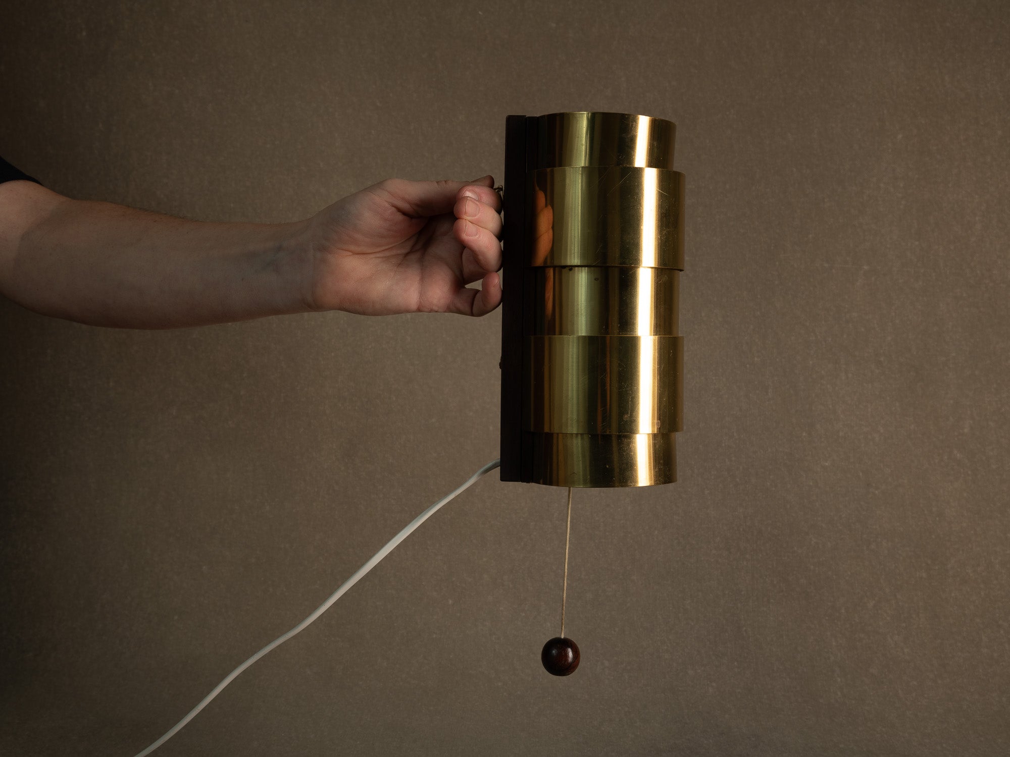 Paire d'appliques "Aristokrat" par Fröseke AB Nybrofabriken, Suède (Années 1960)..Pair of "Aristokrat" wall lamps by Fröseke AB Nybrofabriken, Sweden (1960s)