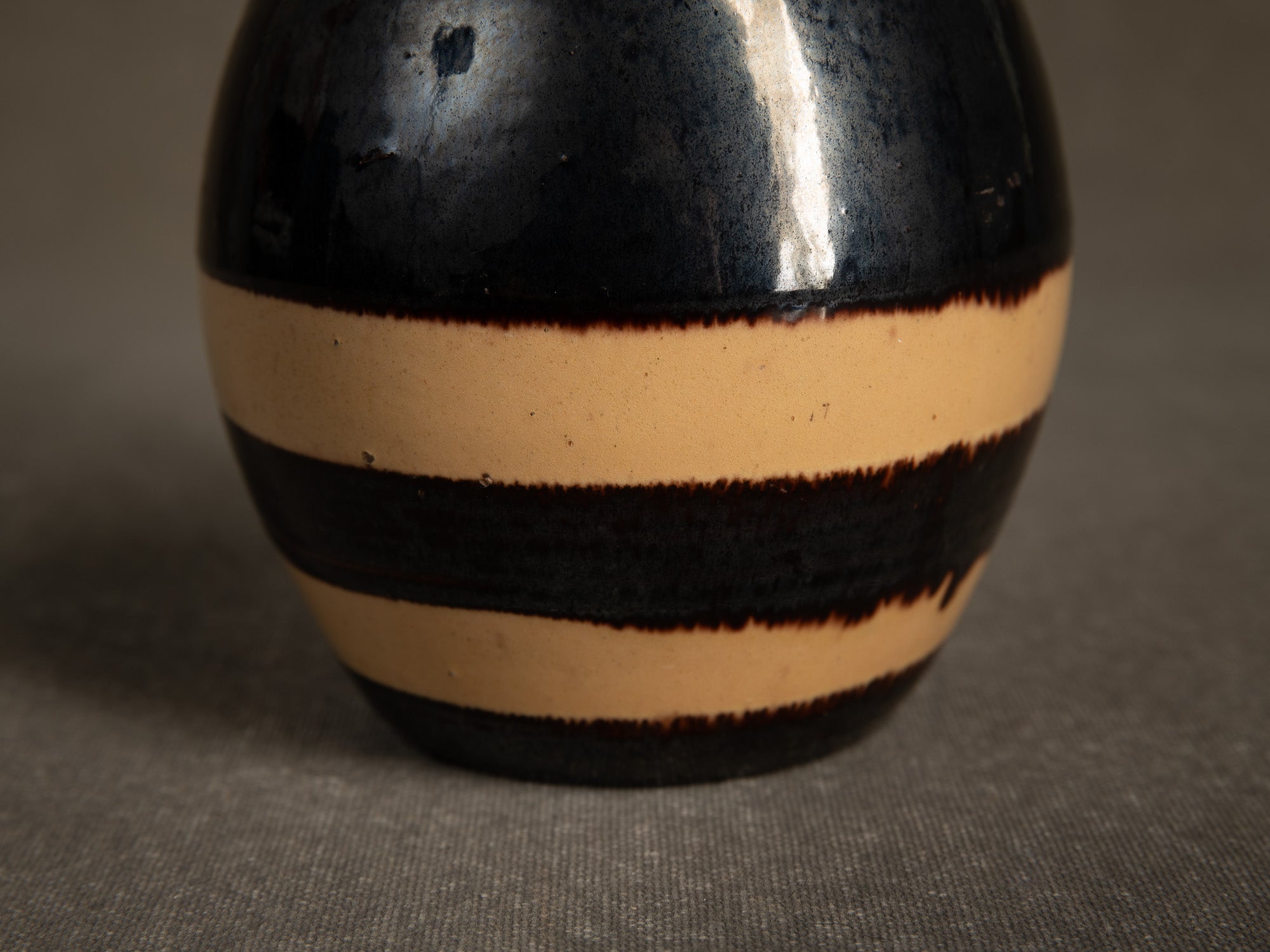 Vase boule moderniste par Paul Jacquet pour Primavera, France (vers 1922-23)..Modernist ball vase by Paul Jacquet for Primavera, France (circa 1922-23)