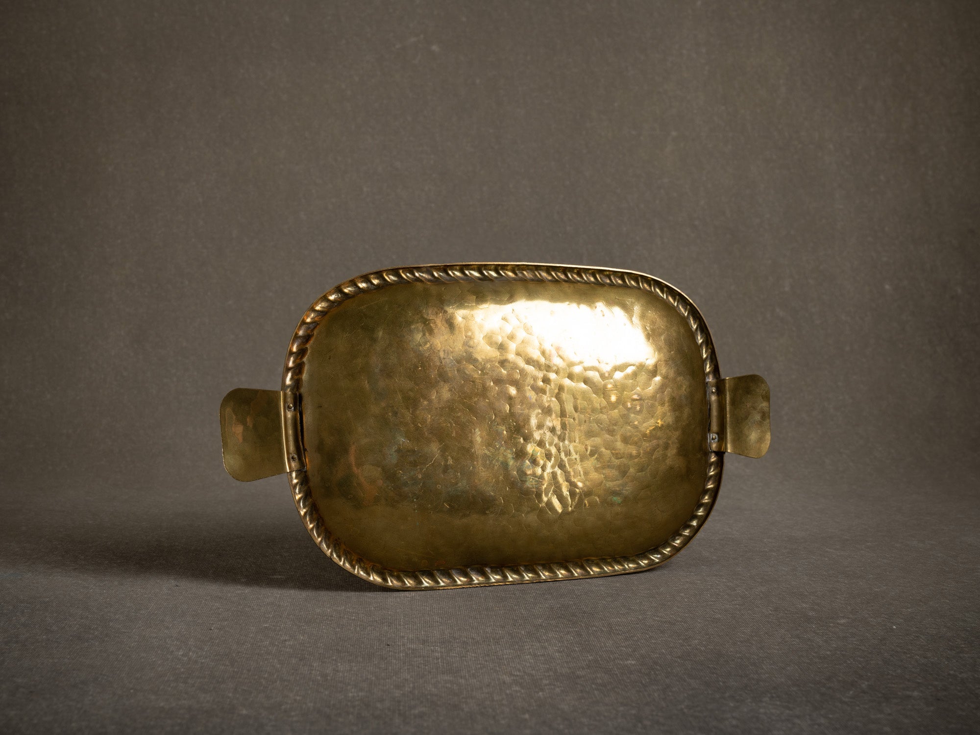 Coupe vide&#x2011;poche dans le style de Josef Frank, Suède (vers 1935-50)..Brass neoclassical bowl, in the manner of Josef Frank, Sweden (circa 1935-50)
