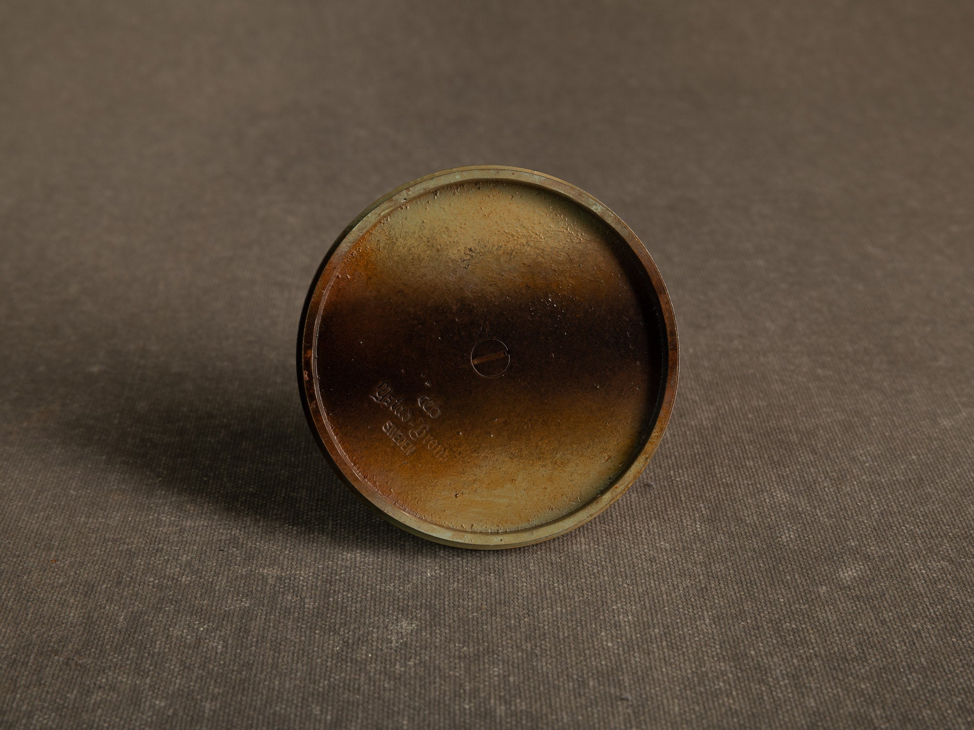 Rare suite de quatre flambeaux par Carl&#x2011;Einar Borgström pour Ystad Metall, Suède (vers 1939)..Set of 4 swedish grace candle holders by Carl&#x2011;Einar Borgström for Ystad Metall, Sweden (circa 1960)