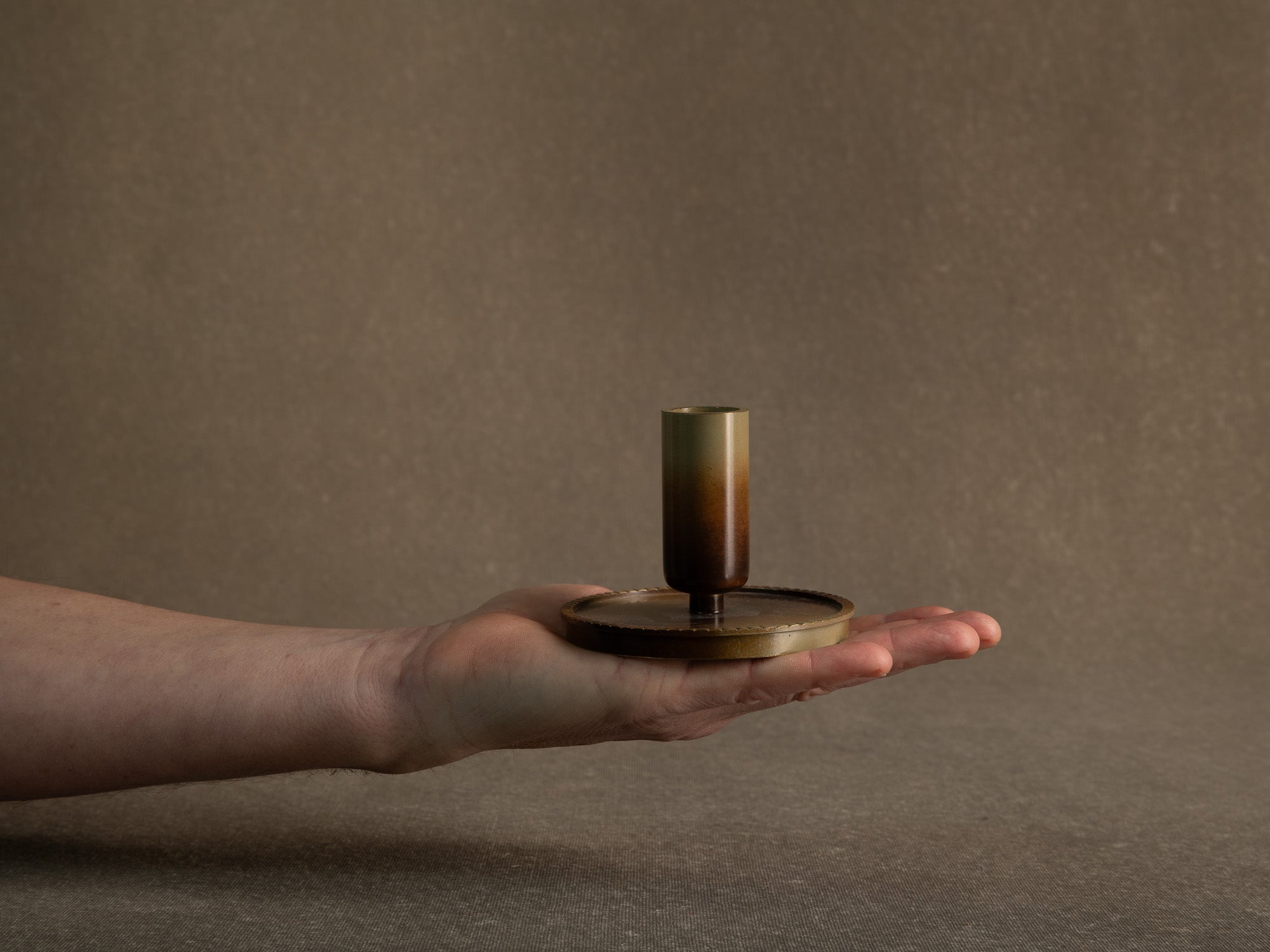 Rare suite de quatre flambeaux par Carl&#x2011;Einar Borgström pour Ystad Metall, Suède (vers 1939)..Set of 4 swedish grace candle holders by Carl&#x2011;Einar Borgström for Ystad Metall, Sweden (circa 1960)