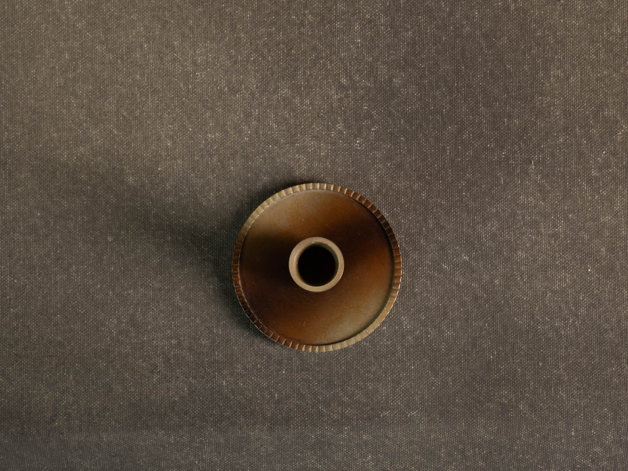 Rare suite de quatre flambeaux par Carl&#x2011;Einar Borgström pour Ystad Metall, Suède (vers 1939)..Set of 4 swedish grace candle holders by Carl&#x2011;Einar Borgström for Ystad Metall, Sweden (circa 1960)