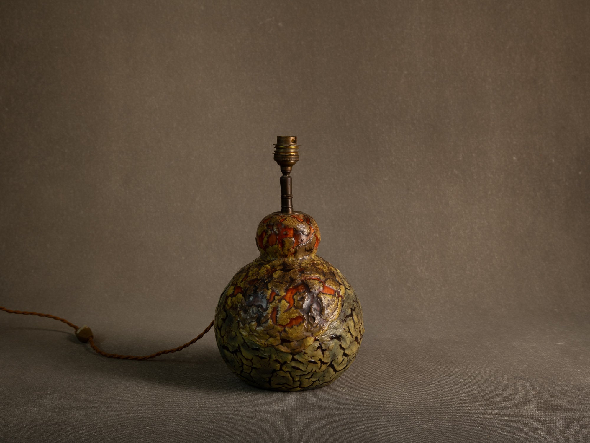 Rare vase en grès monté en lampe, Louis Dage à Antony, France (vers 1925-30)..Rare stoneware Louis Dage vase mounted in lamp, France (circa 1925-30)