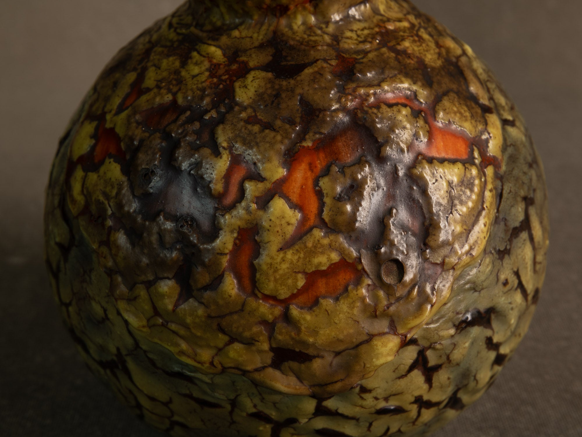 Rare vase en grès monté en lampe, Louis Dage à Antony, France (vers 1925-30)..Rare stoneware Louis Dage vase mounted in lamp, France (circa 1925-30)