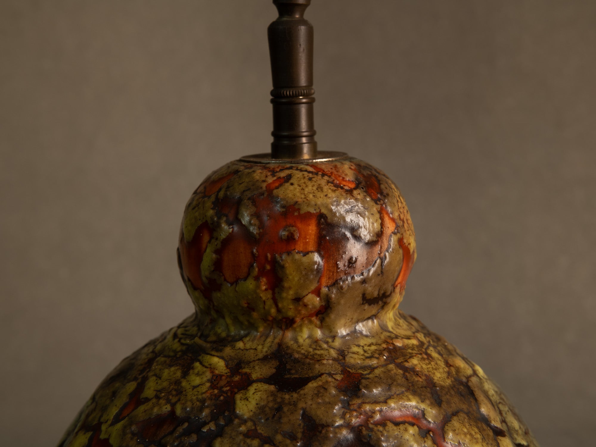 Rare vase en grès monté en lampe, Louis Dage à Antony, France (vers 1925-30)..Rare stoneware Louis Dage vase mounted in lamp, France (circa 1925-30)