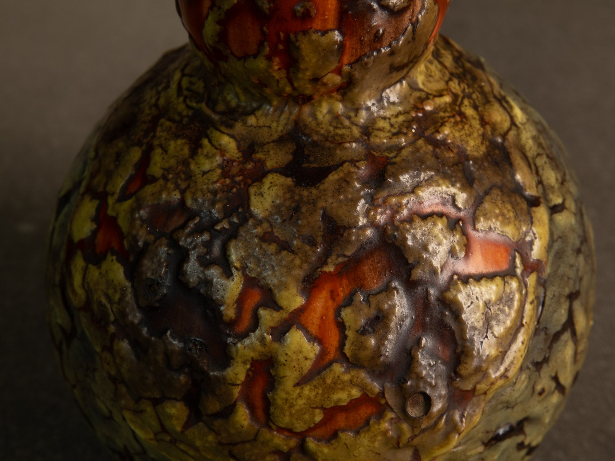 Rare vase en grès monté en lampe, Louis Dage à Antony, France (vers 1925-30)..Rare stoneware Louis Dage vase mounted in lamp, France (circa 1925-30)