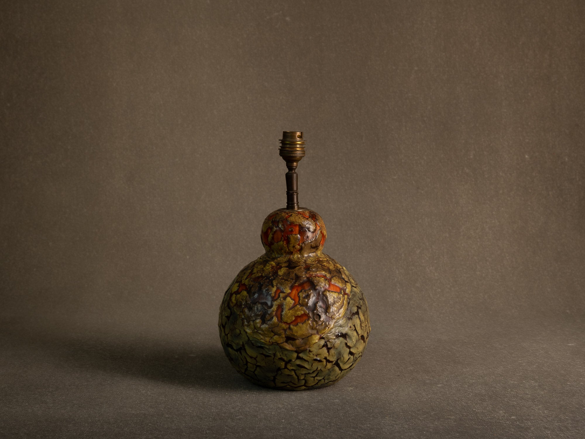 Rare vase en grès monté en lampe, Louis Dage à Antony, France (vers 1925-30)..Rare stoneware Louis Dage vase mounted in lamp, France (circa 1925-30)