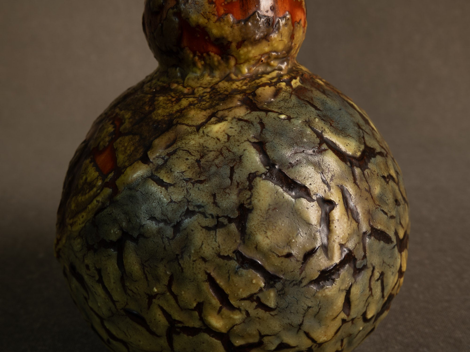 Rare vase en grès monté en lampe, Louis Dage à Antony, France (vers 1925-30)..Rare stoneware Louis Dage vase mounted in lamp, France (circa 1925-30)