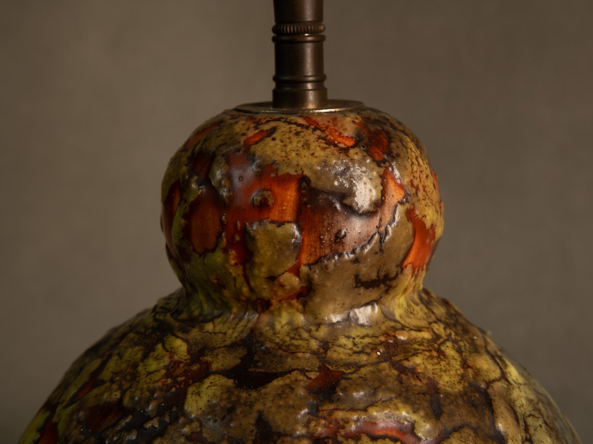 Rare vase en grès monté en lampe, Louis Dage à Antony, France (vers 1925-30)..Rare stoneware Louis Dage vase mounted in lamp, France (circa 1925-30)